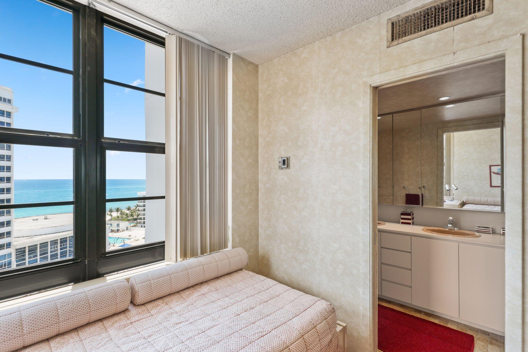 5500 Collins Avenue 1401