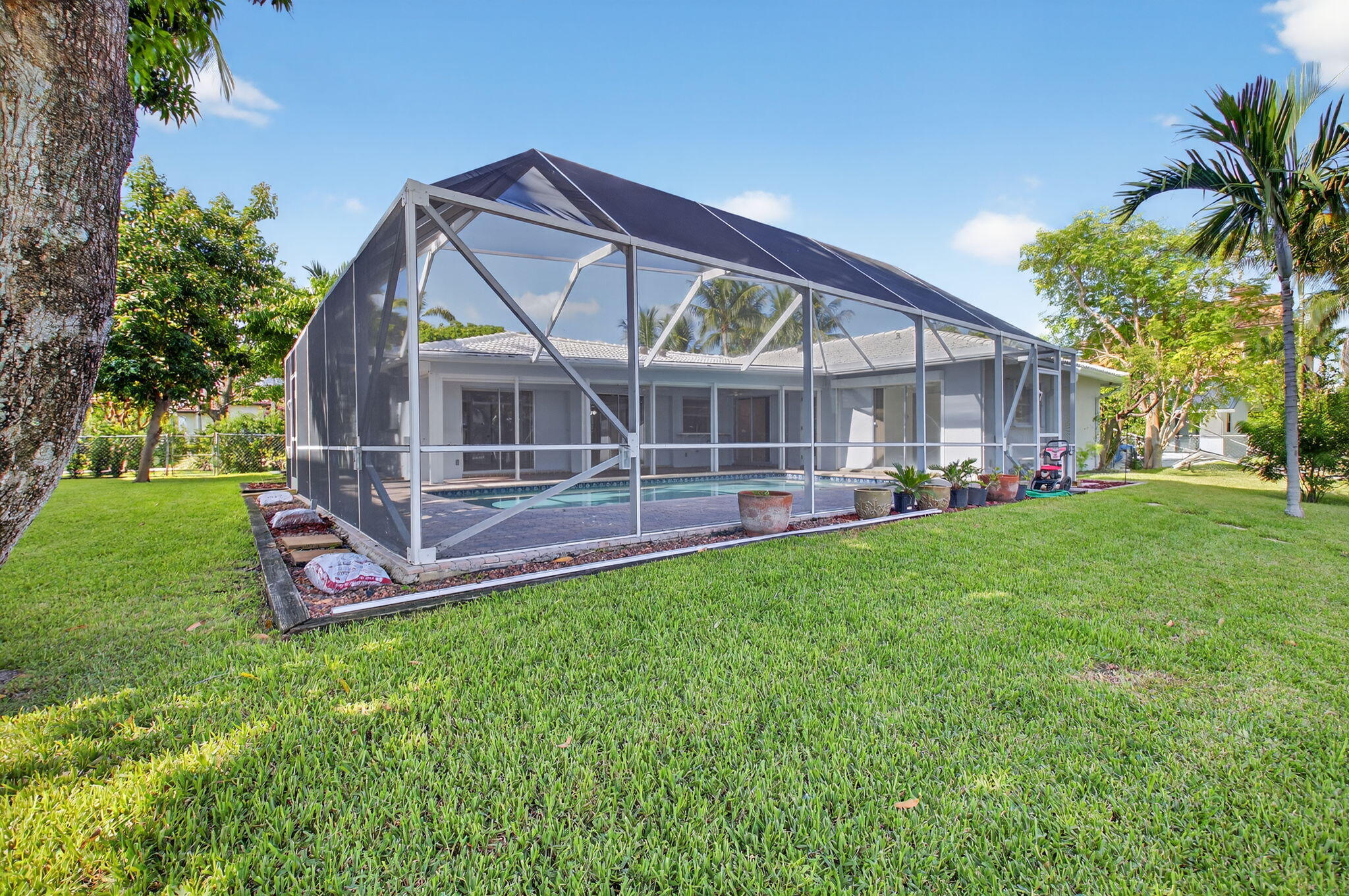 937 Banyan Drive
