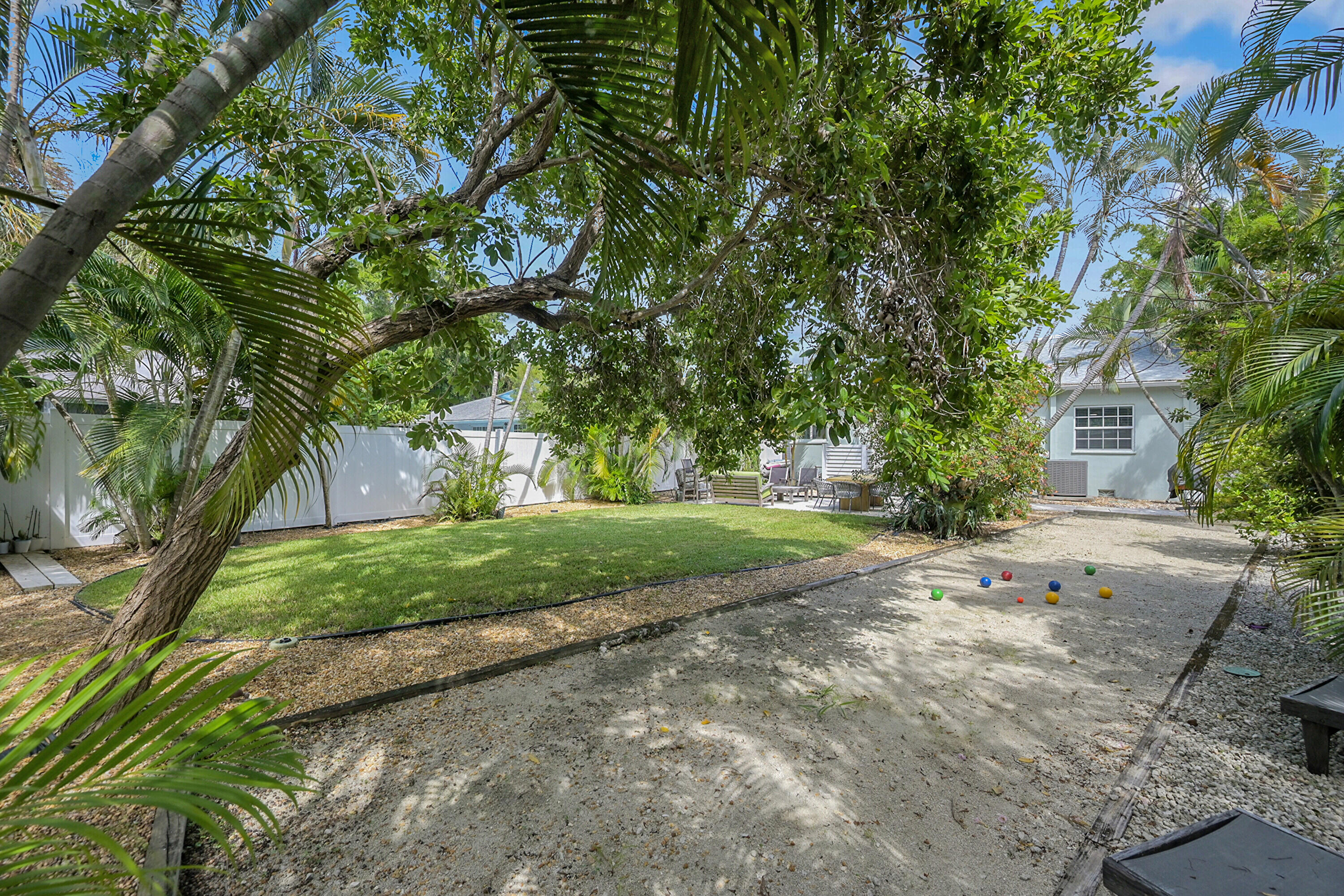 1117 S Palmway