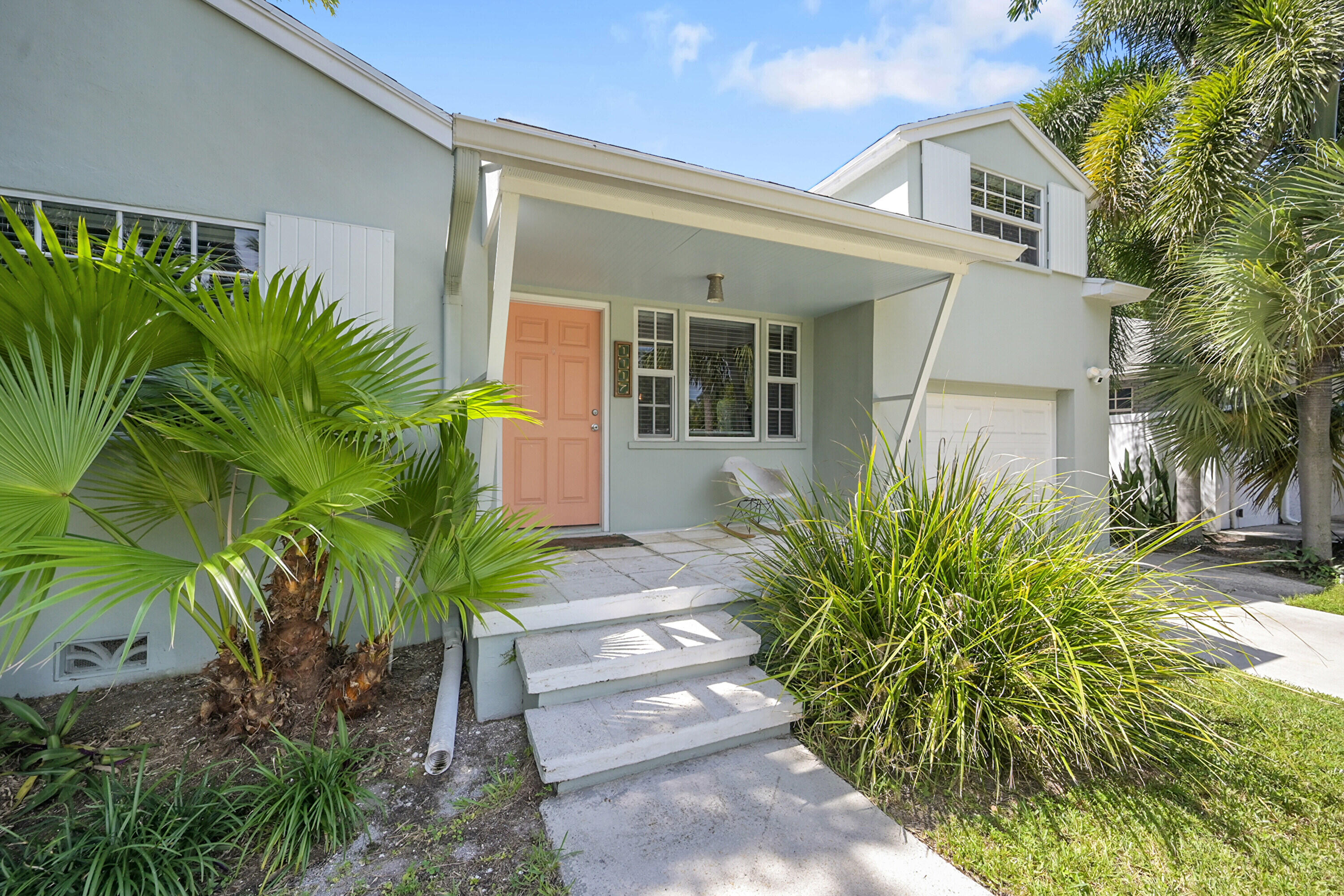 1117 S Palmway
