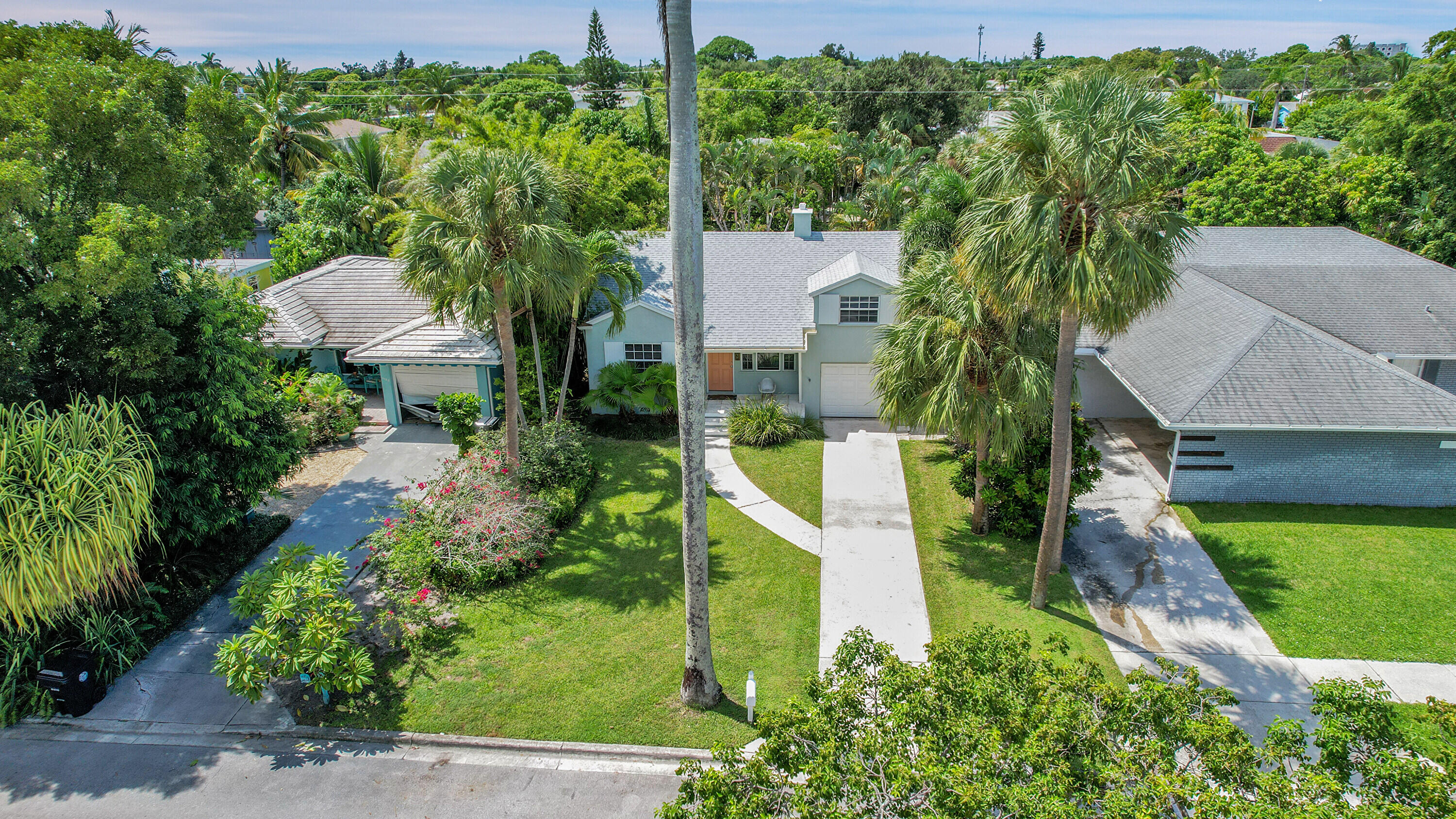 1117 S Palmway