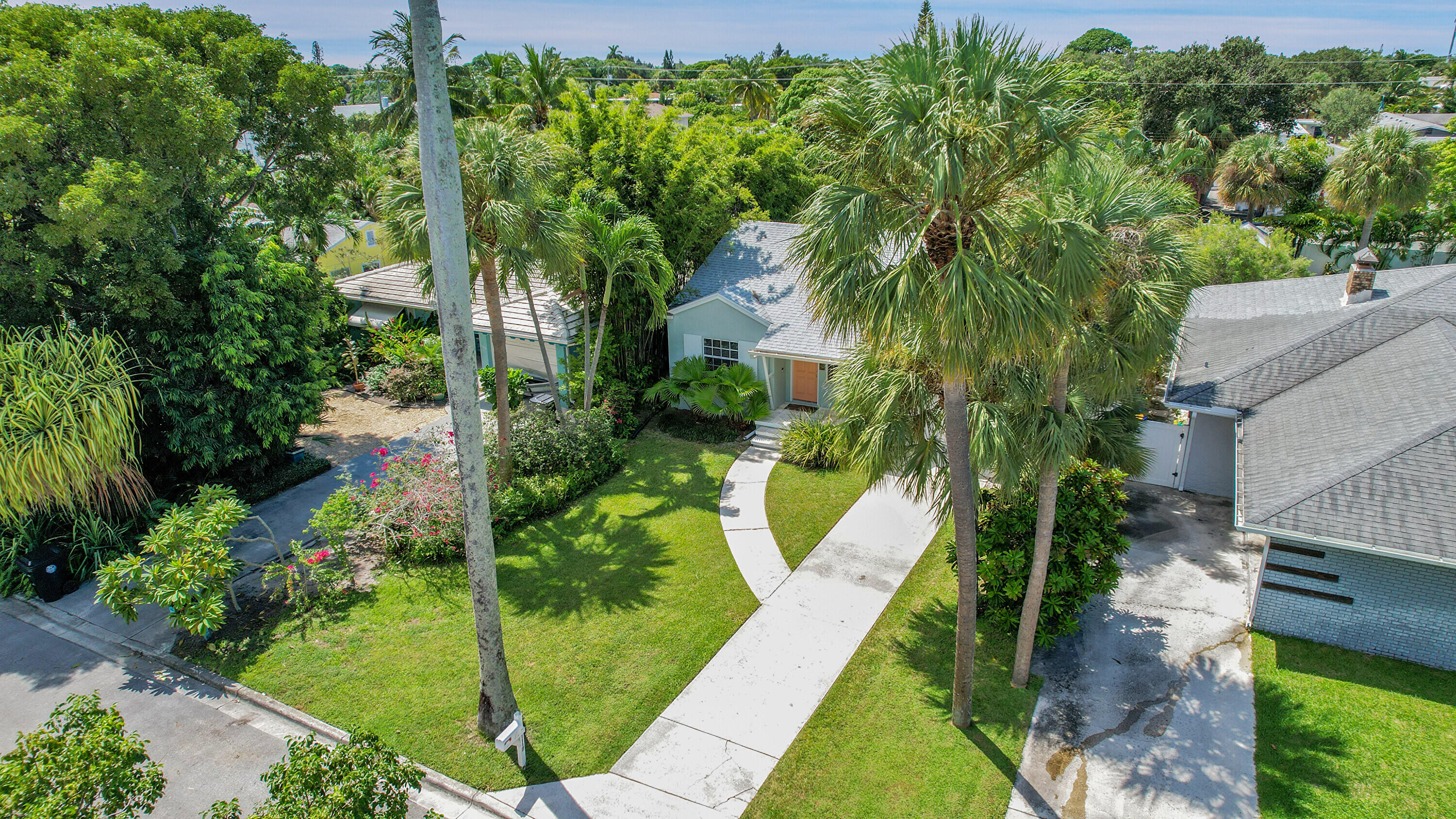 1117 S Palmway