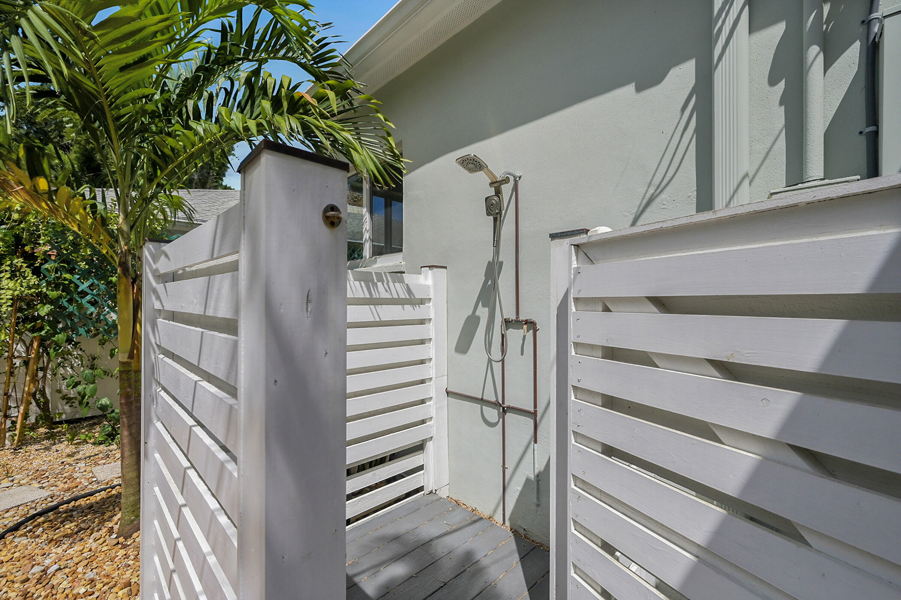 1117 S Palmway