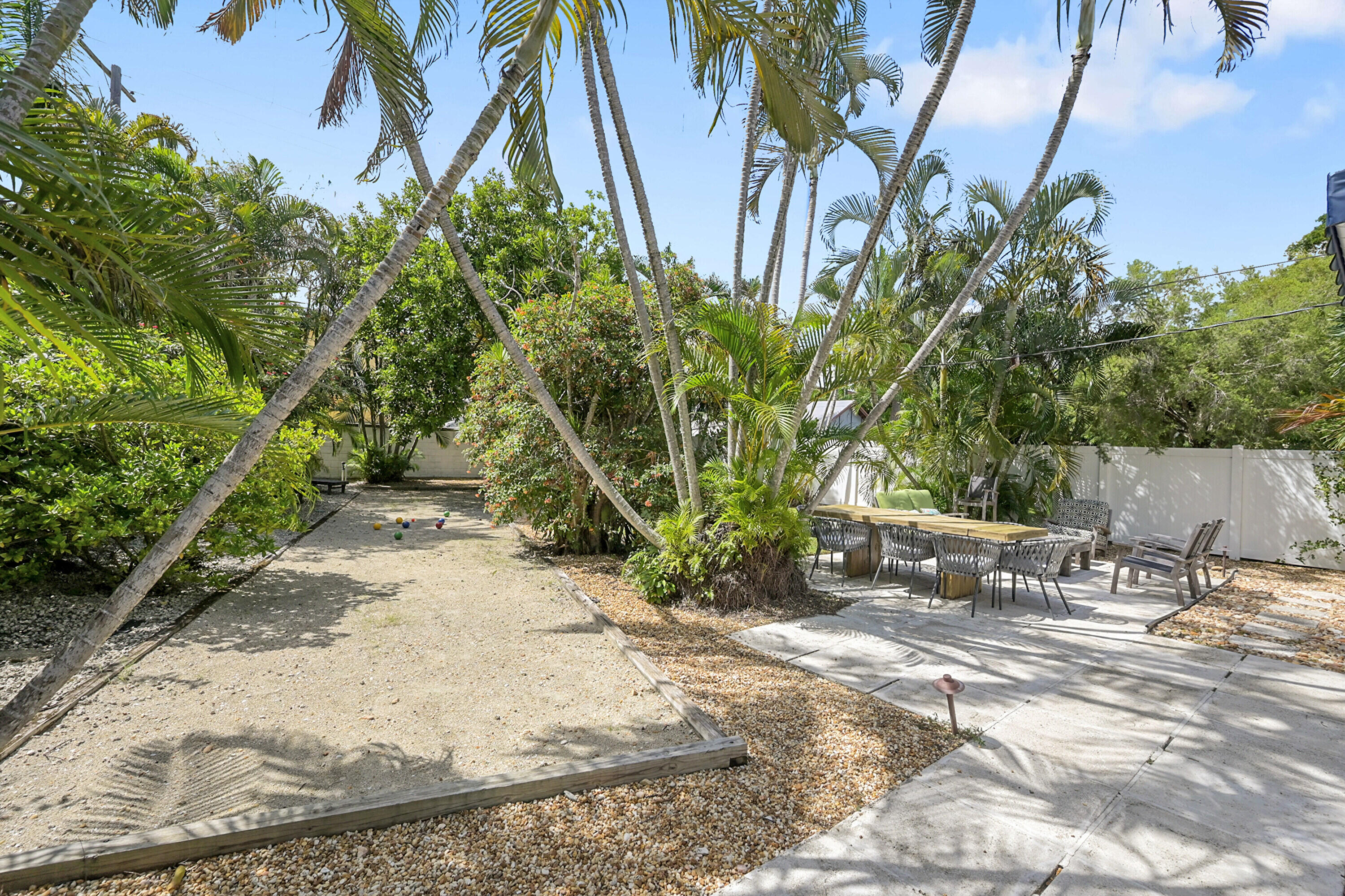 1117 S Palmway
