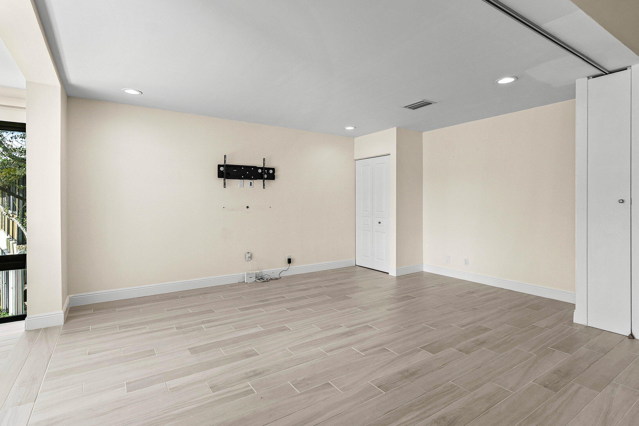 7 Eastgate Drive D