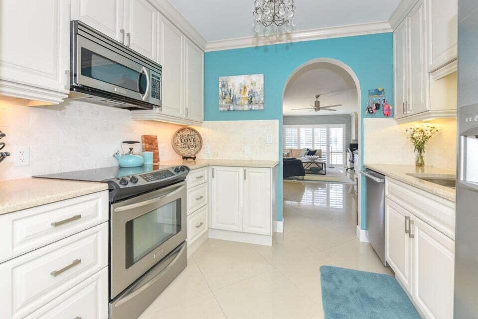 1203 Hillsboro Mile P3