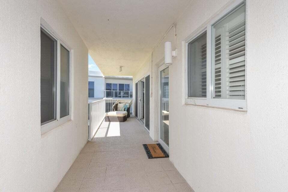 1203 Hillsboro Mile P3