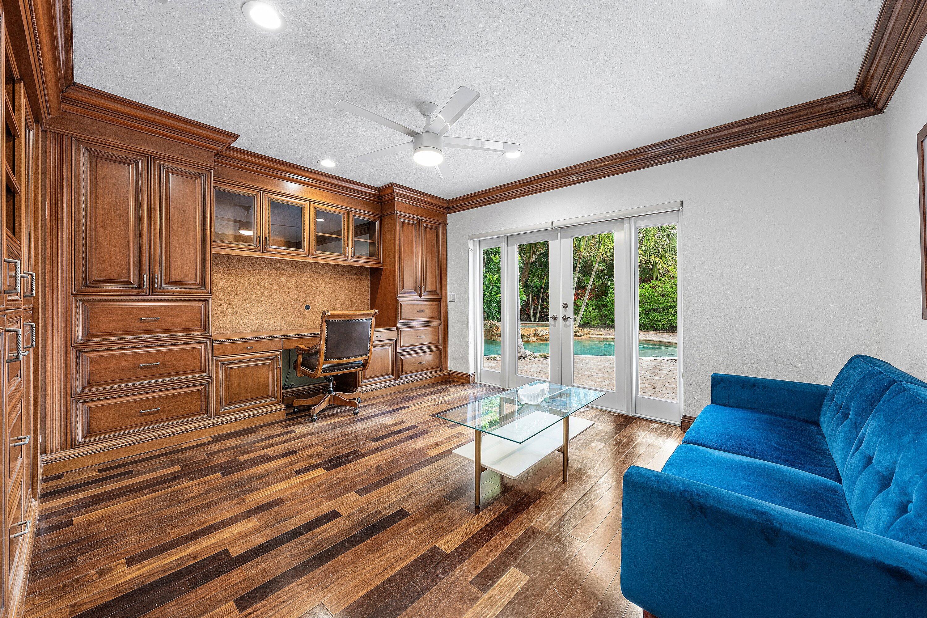 589 N Country Club Drive