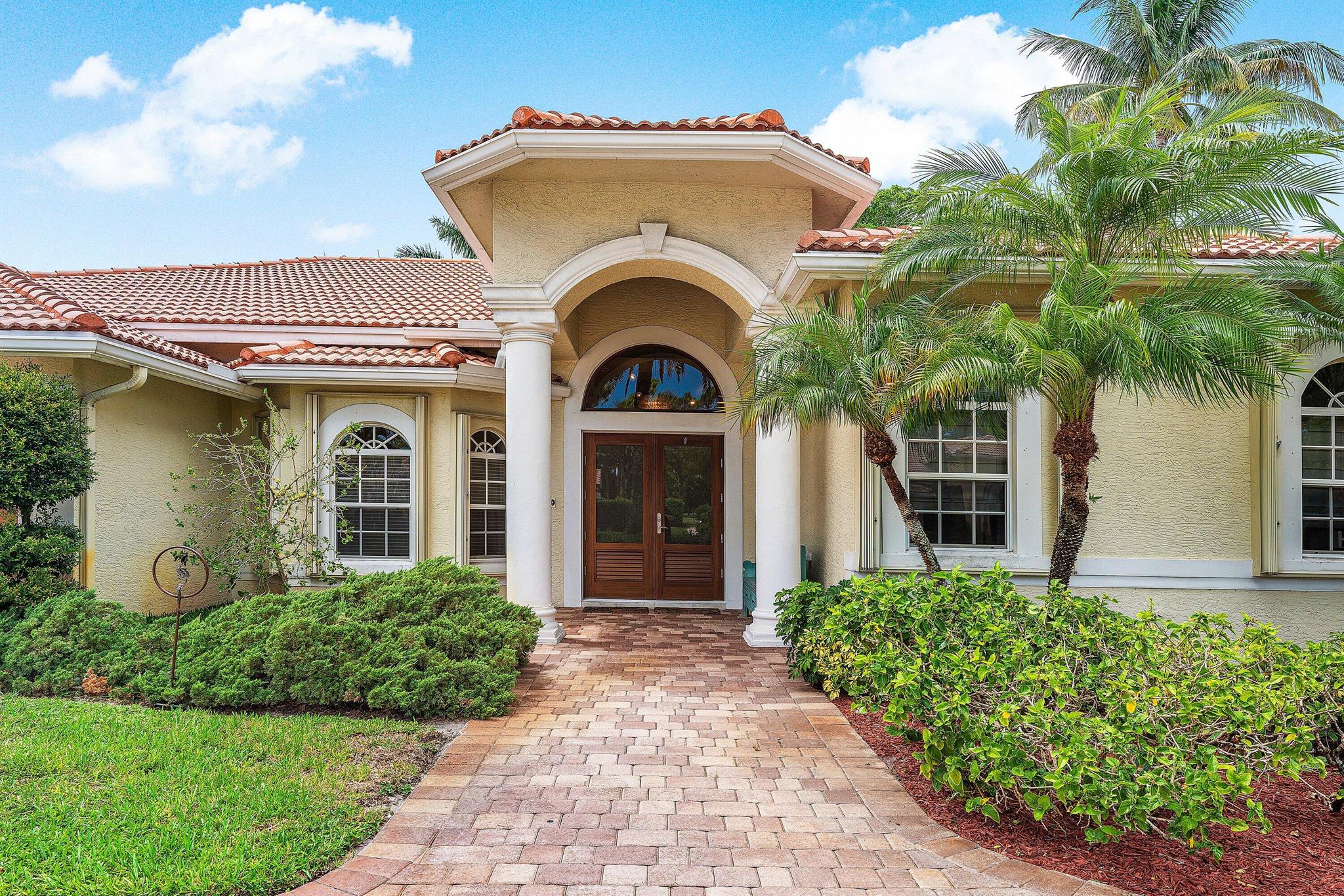 589 N Country Club Drive