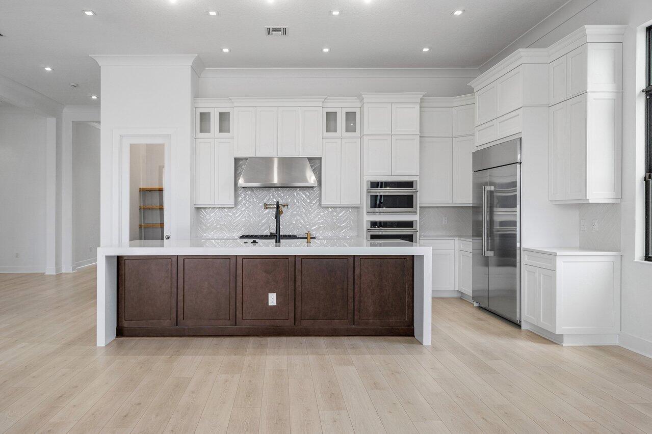 13393 Artisan Circle