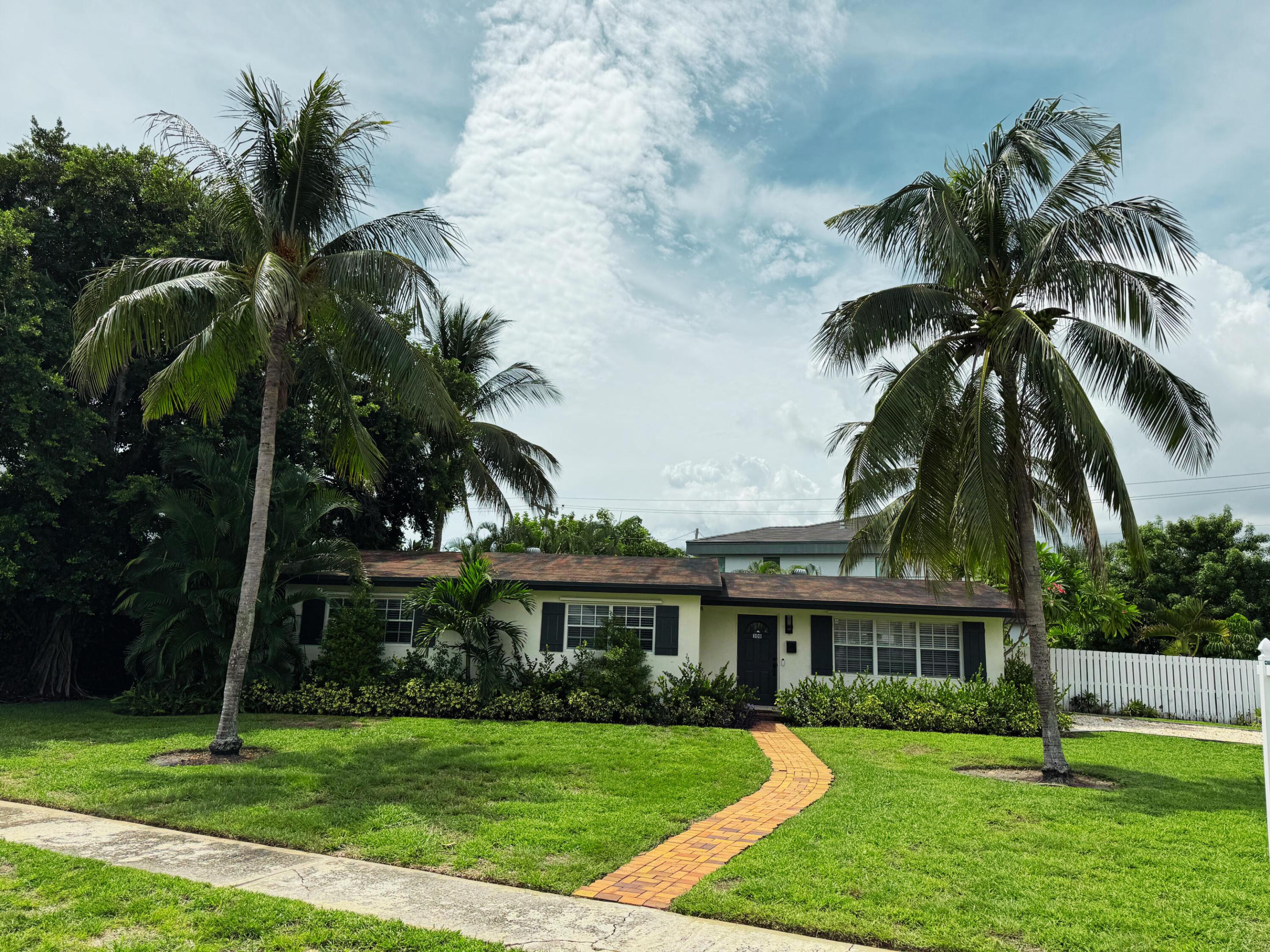 300 NE 7th Street