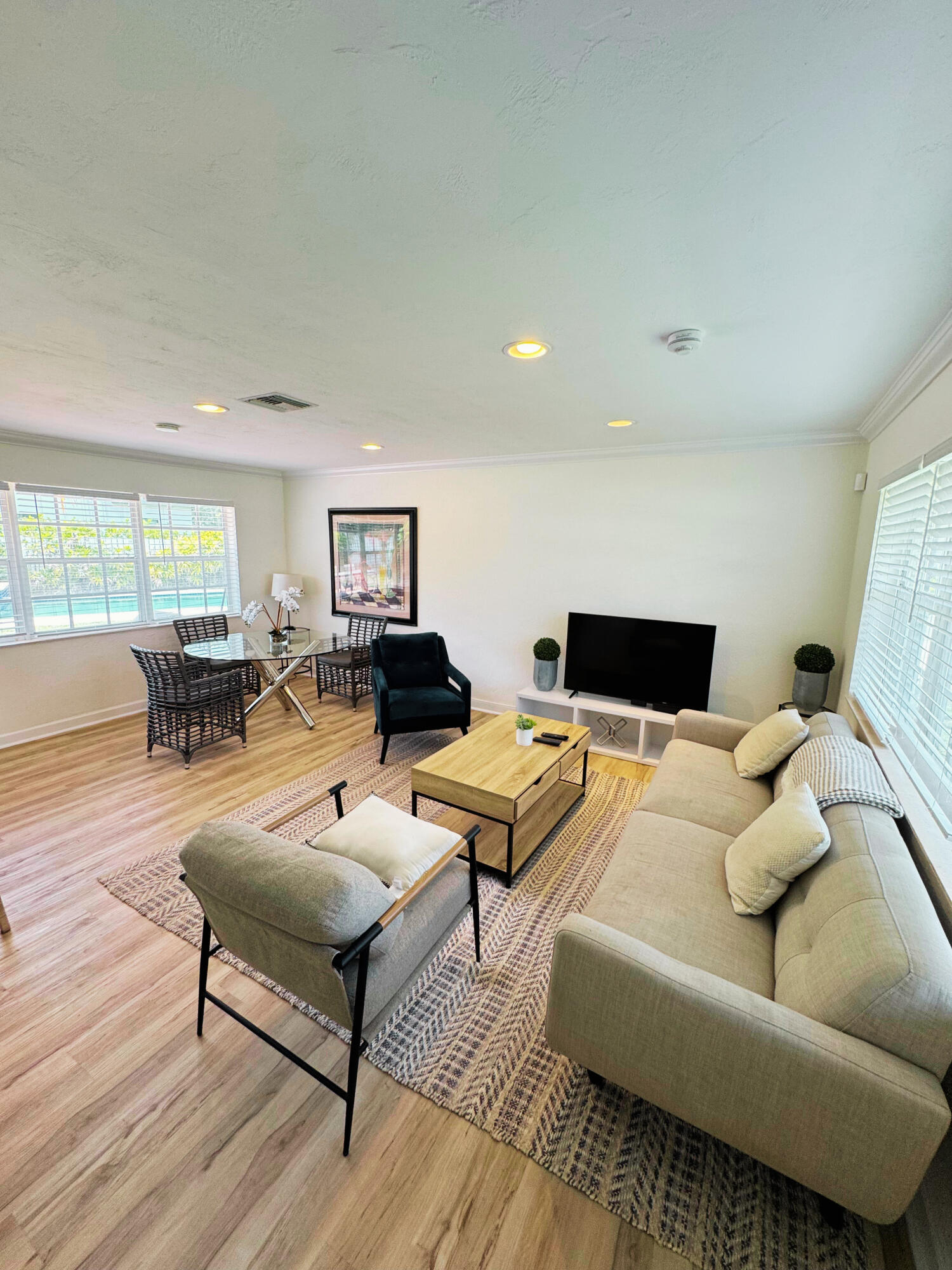 300 NE 7th Street