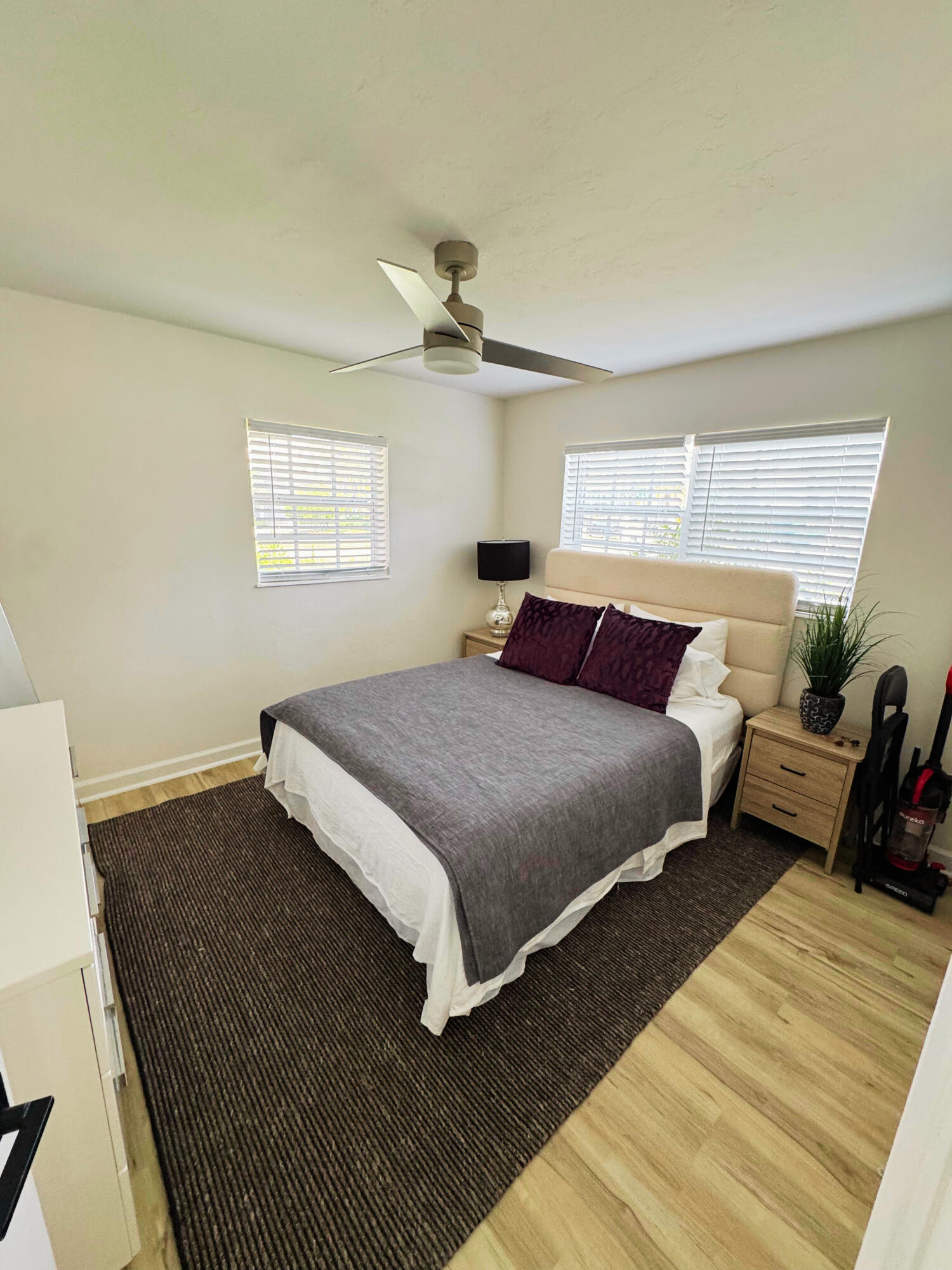 300 NE 7th Street