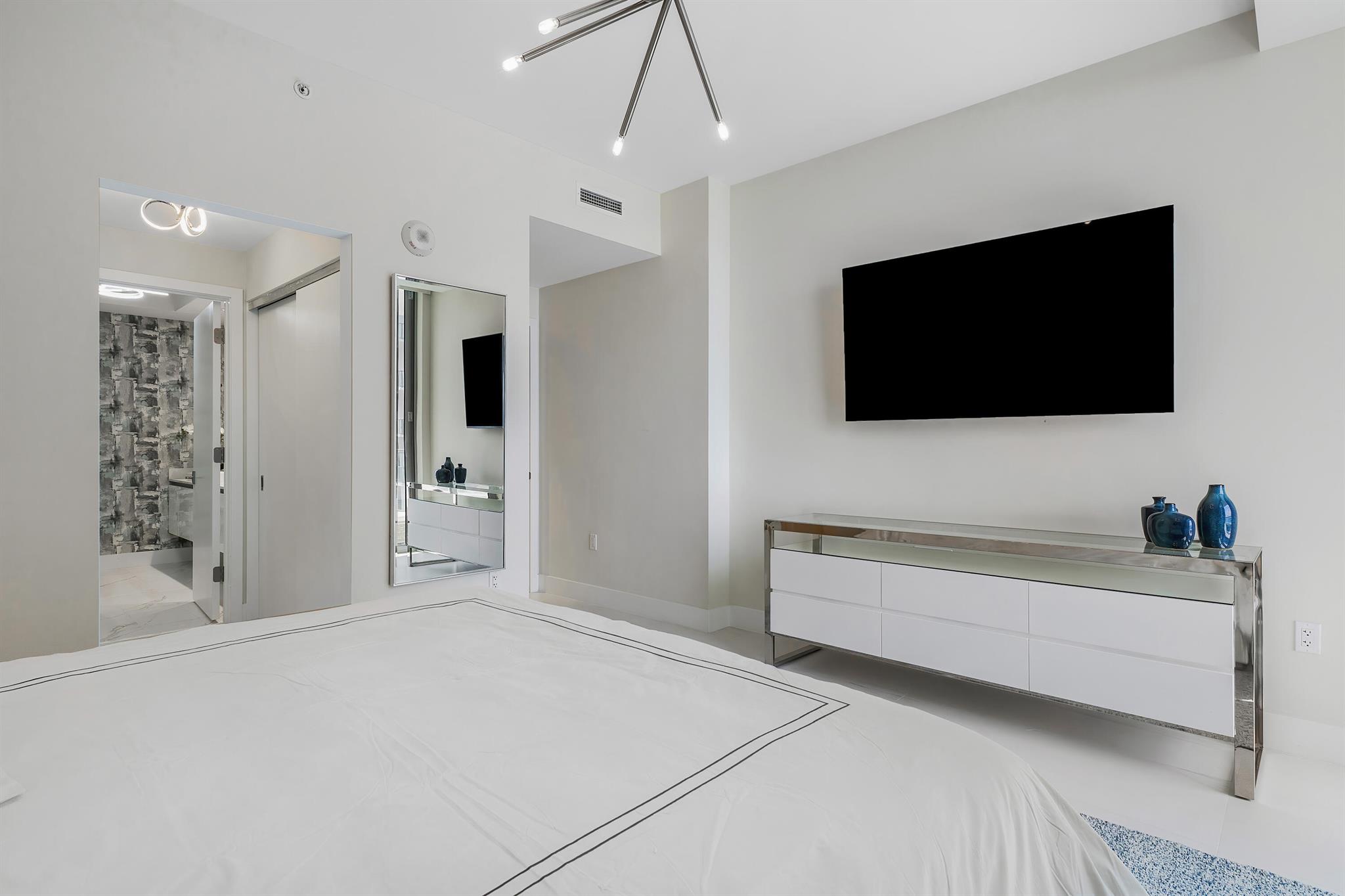 3100 N Ocean Drive P-1004