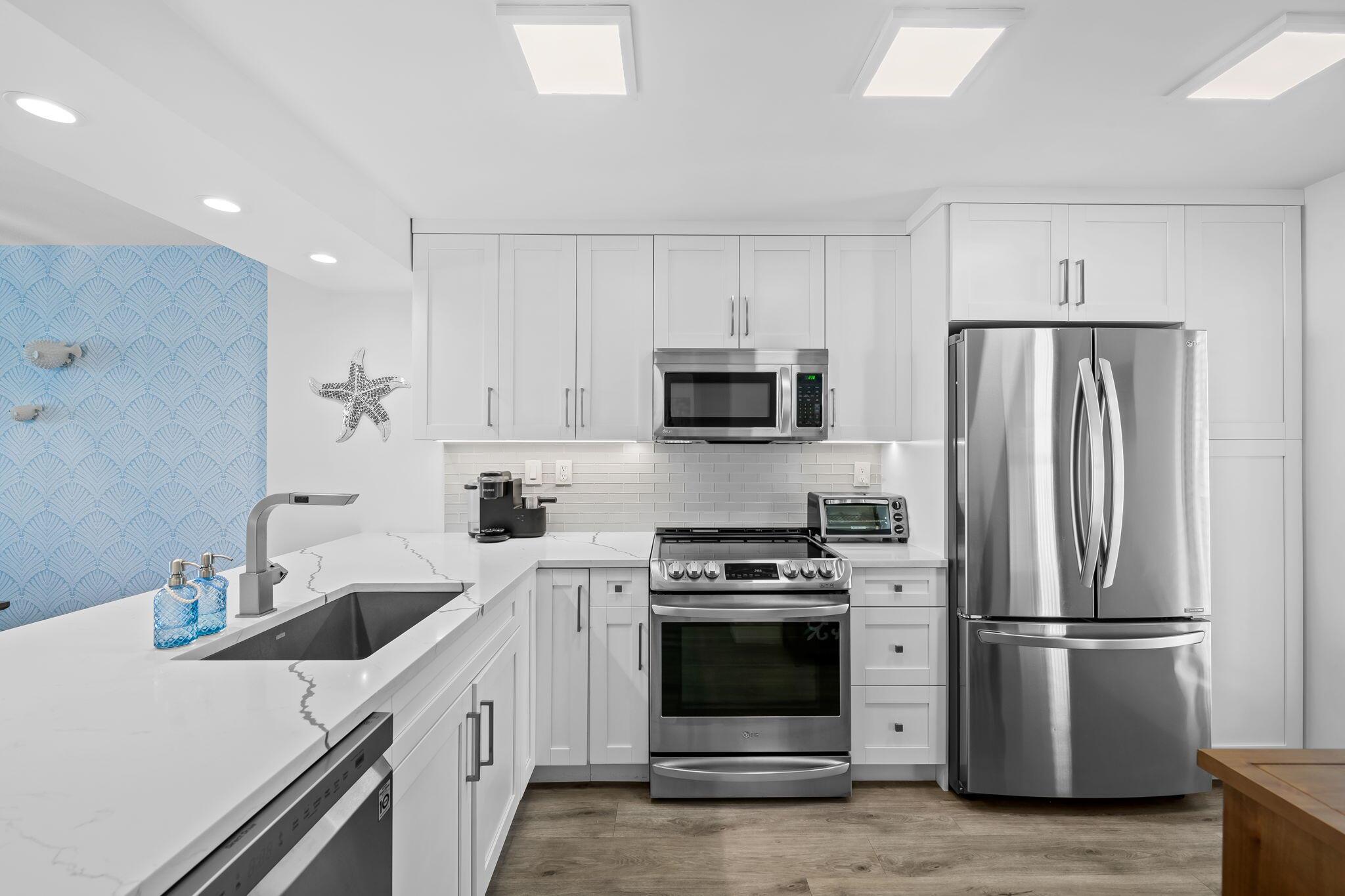 15 Royal Palm Way 202