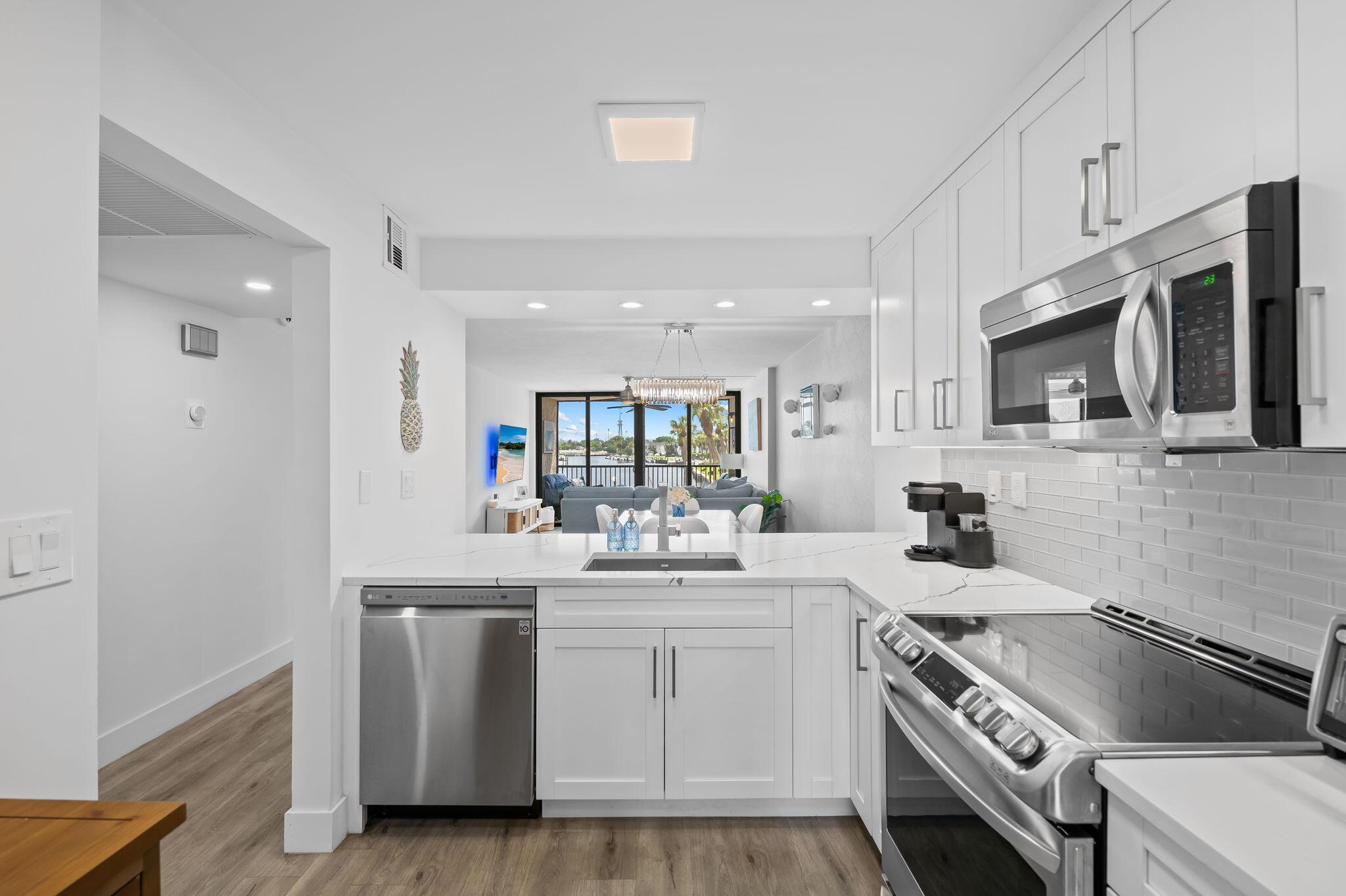 15 Royal Palm Way 202