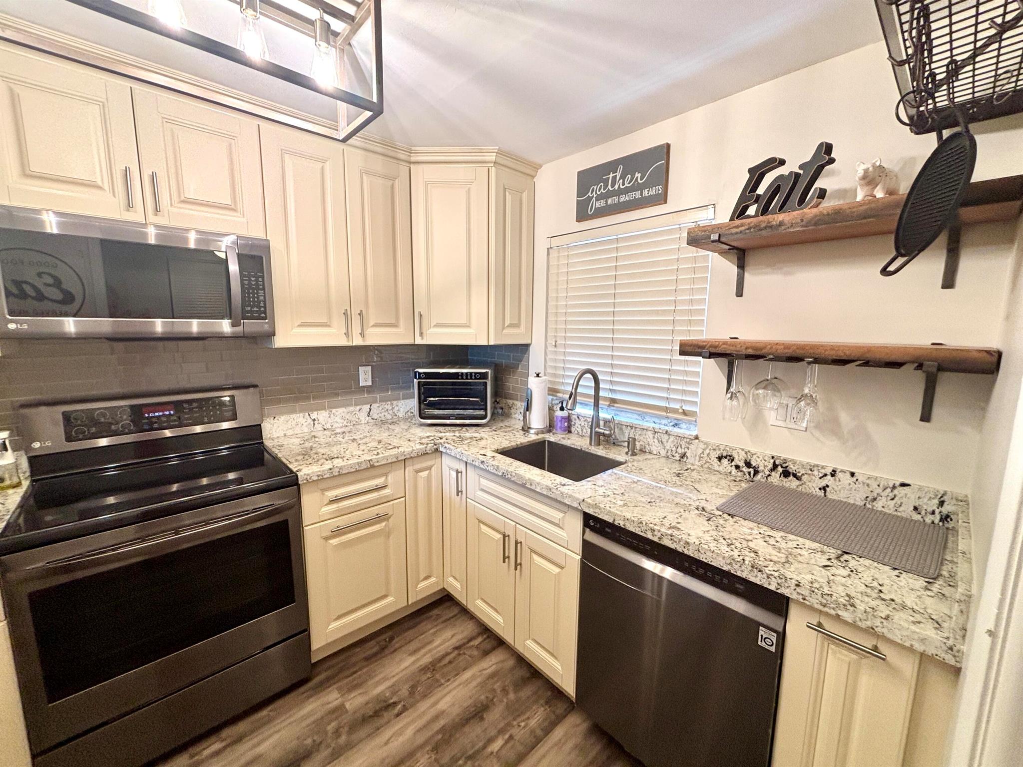 9410 Tangerine Pl 403