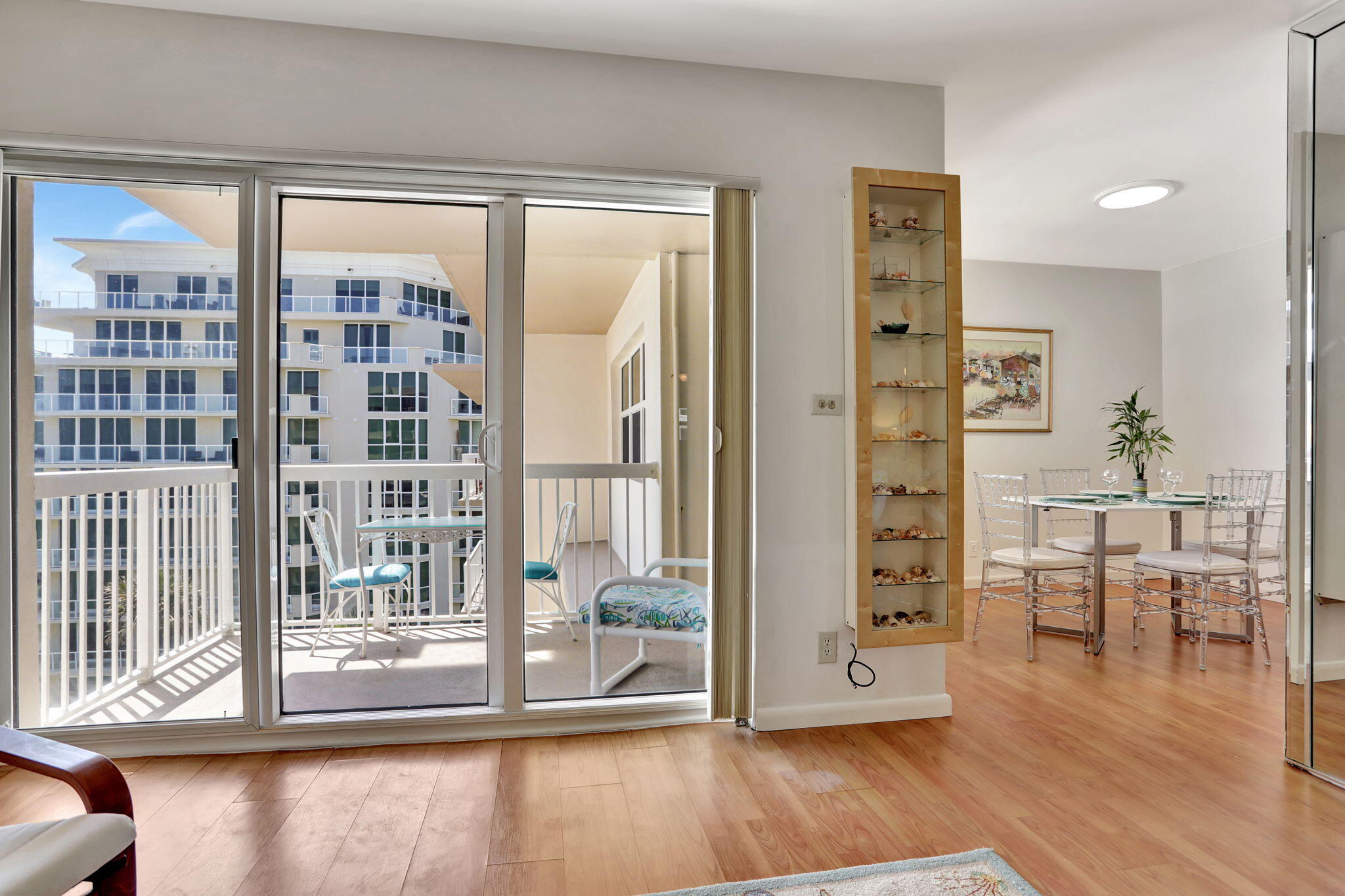 1069 Hillsboro Mile, Unit 705