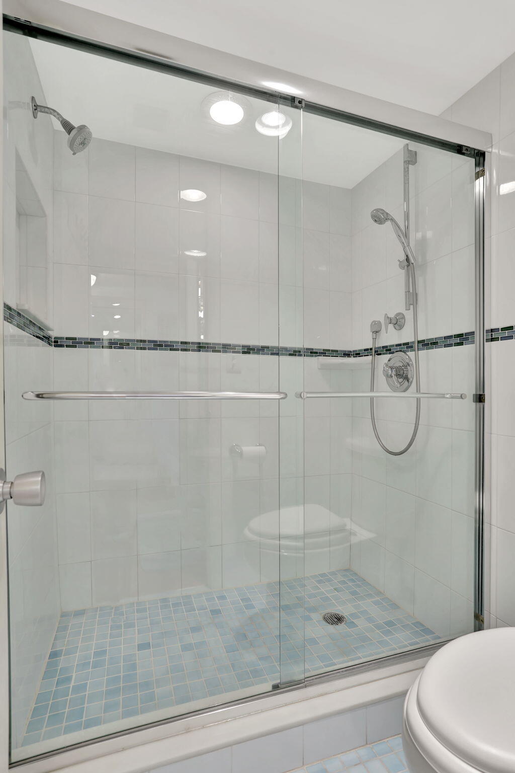 1069 Hillsboro Mile, Unit 705