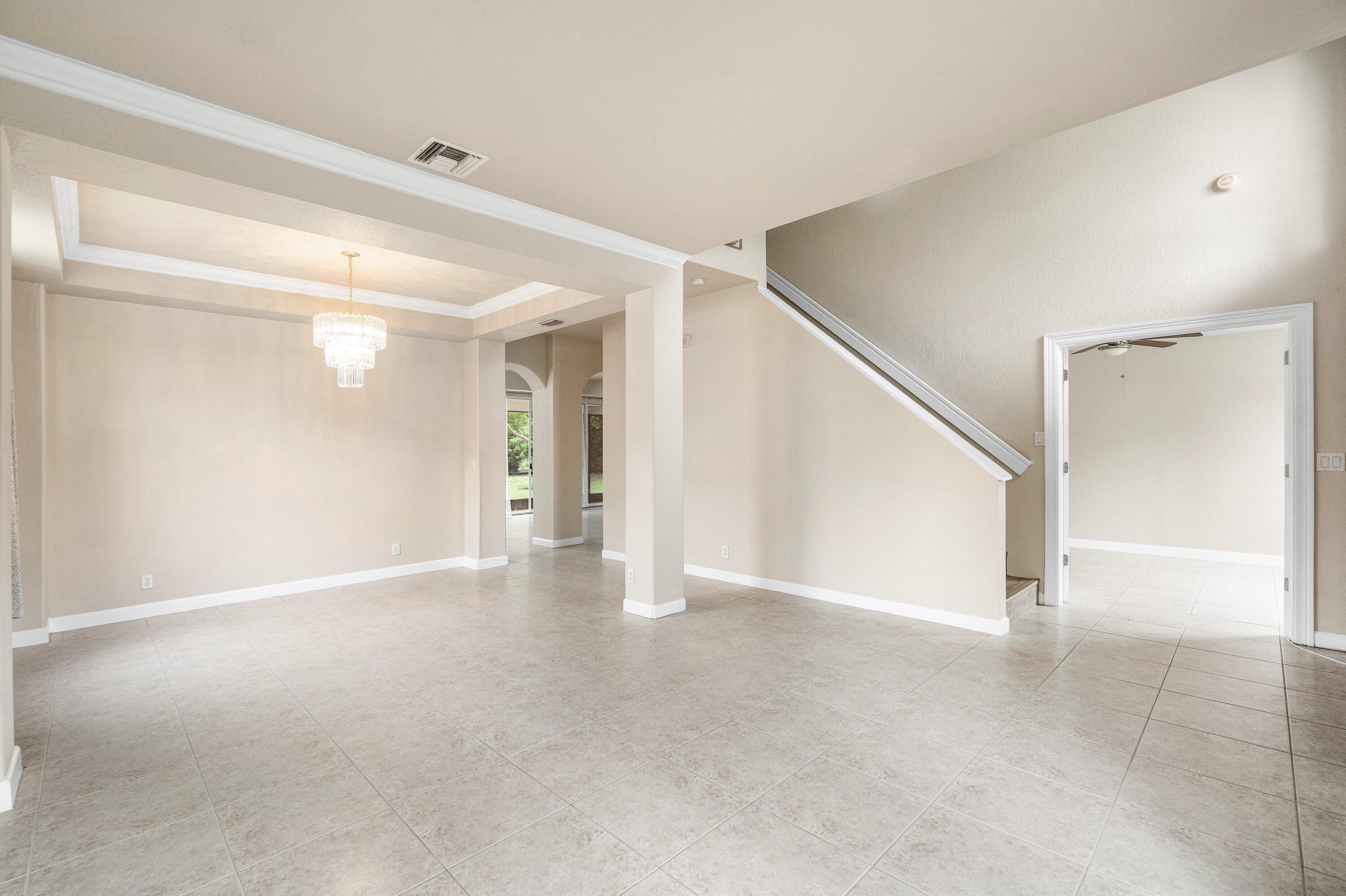 3988 W Hamilton