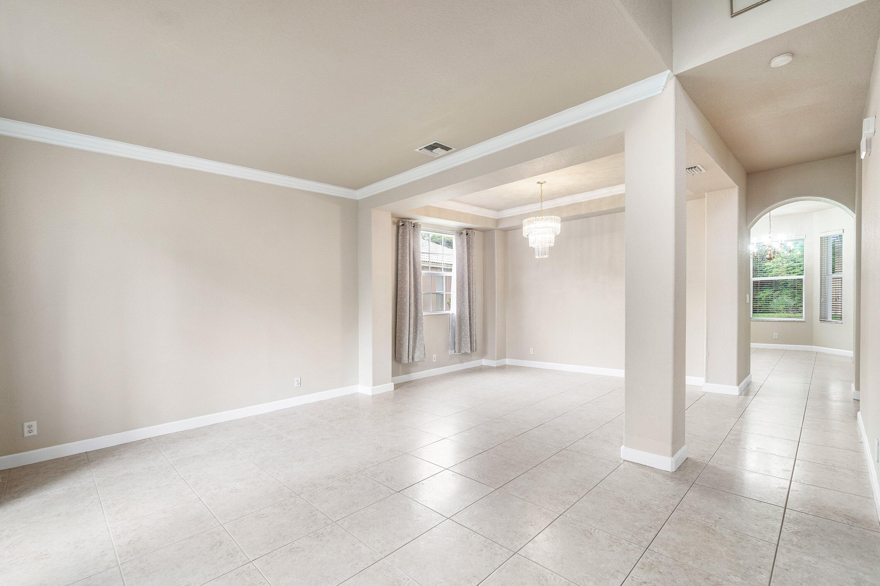 3988 W Hamilton