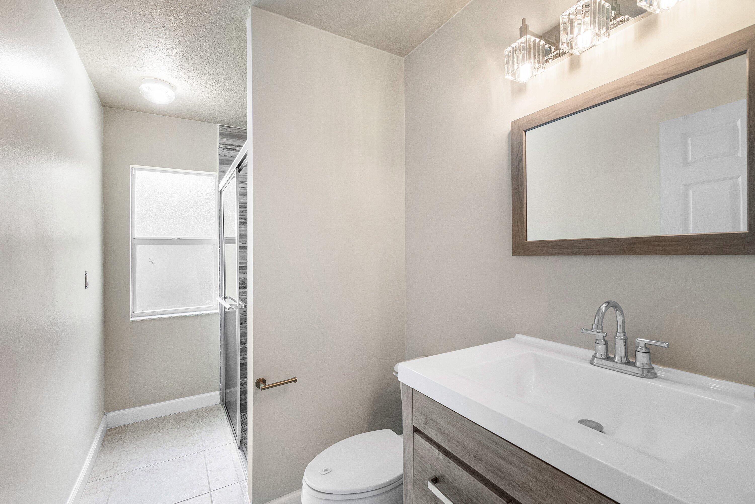 3988 W Hamilton