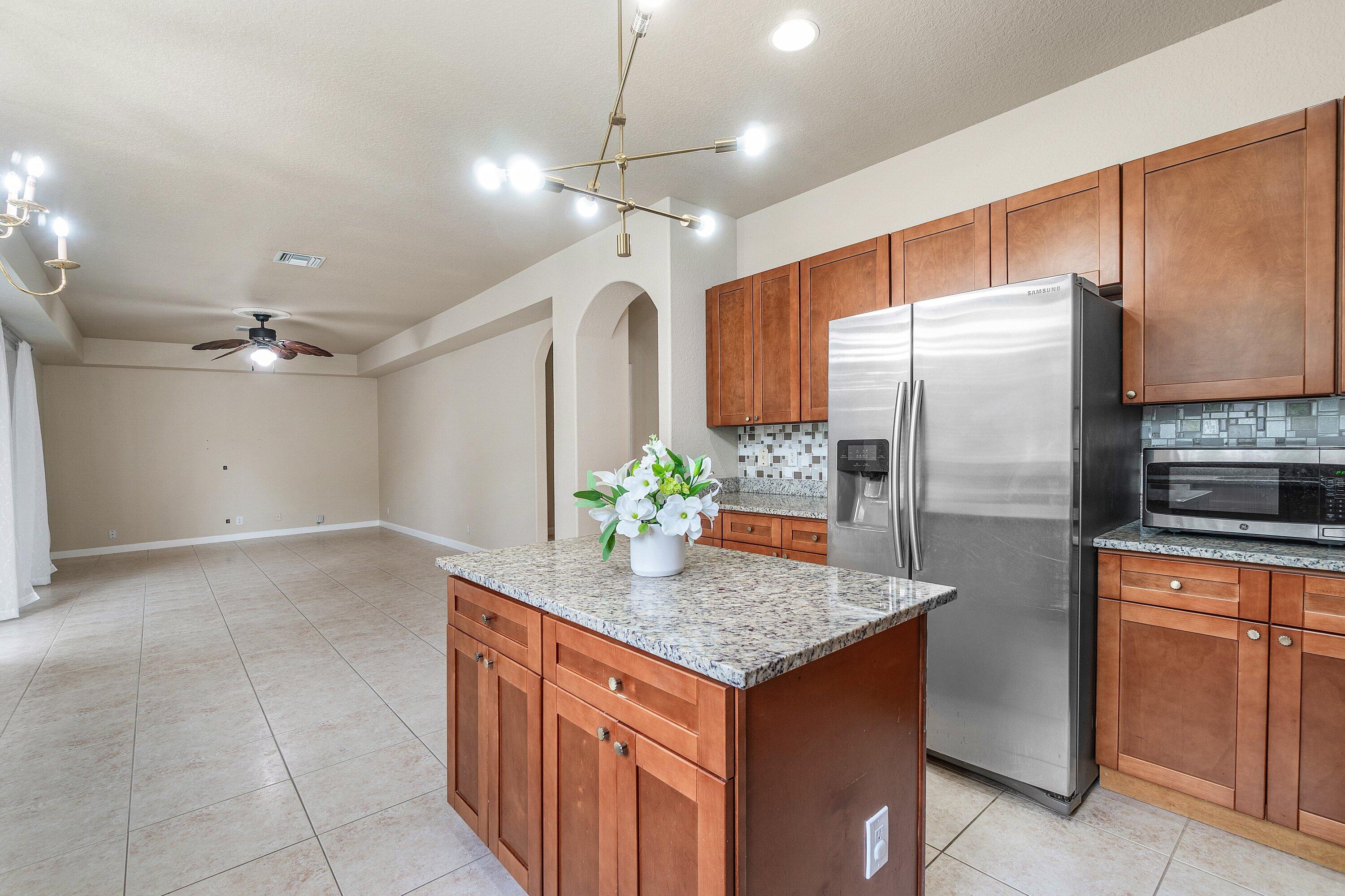3988 W Hamilton
