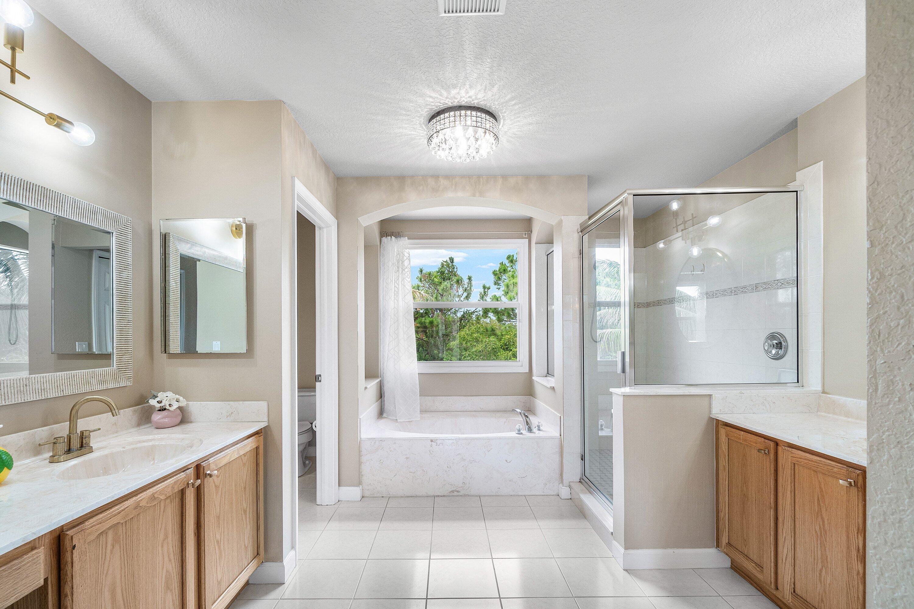 3988 W Hamilton