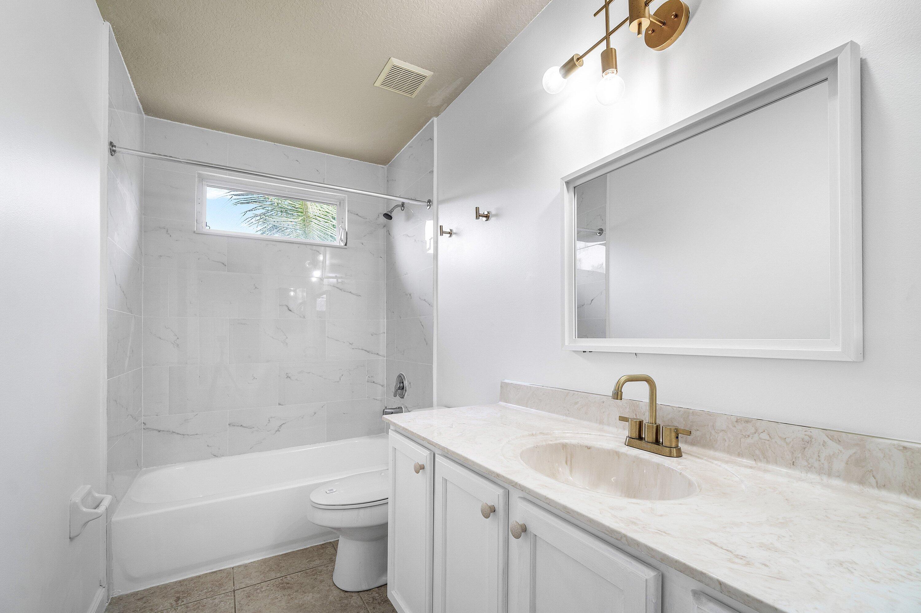 3988 W Hamilton