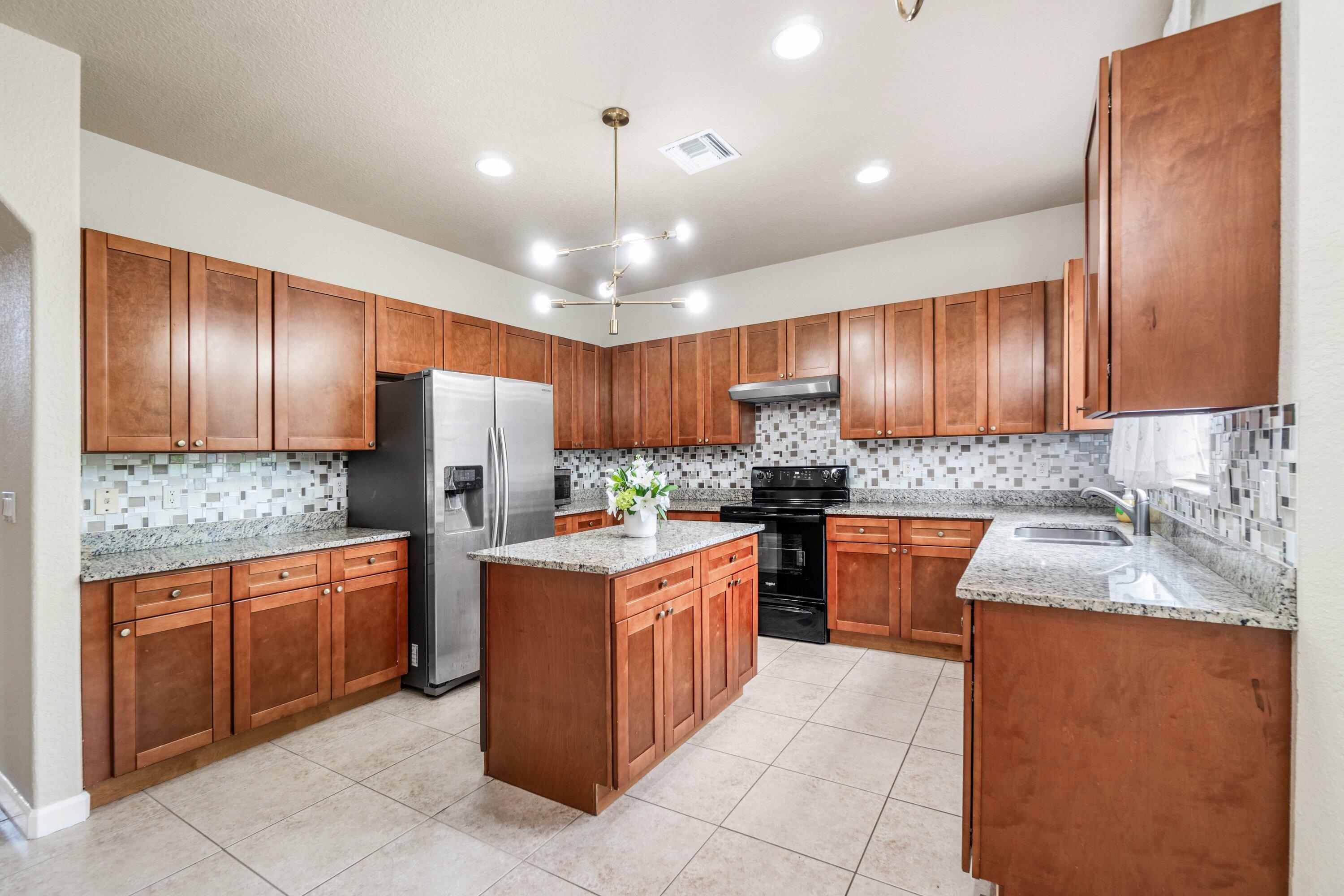 3988 W Hamilton