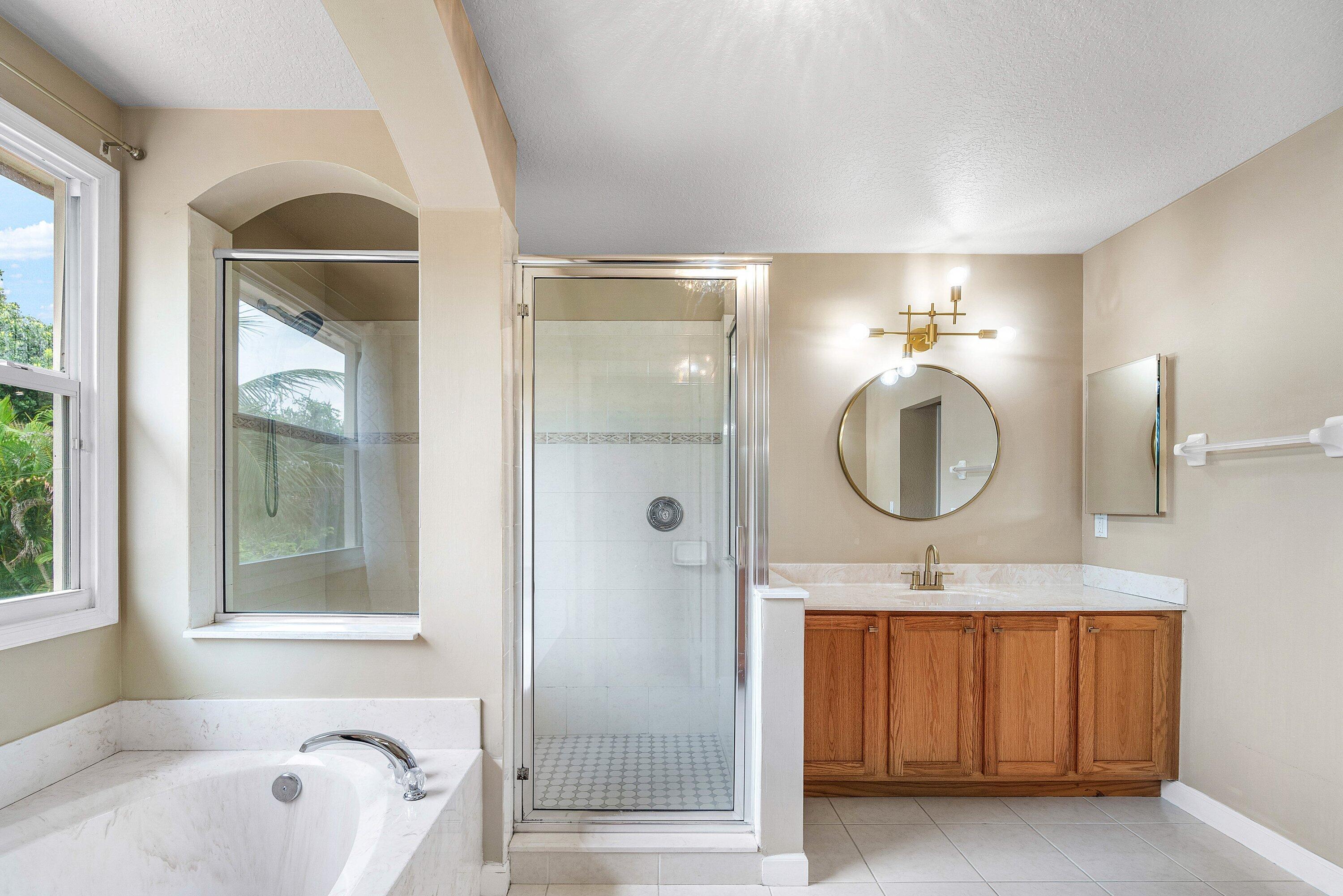 3988 W Hamilton