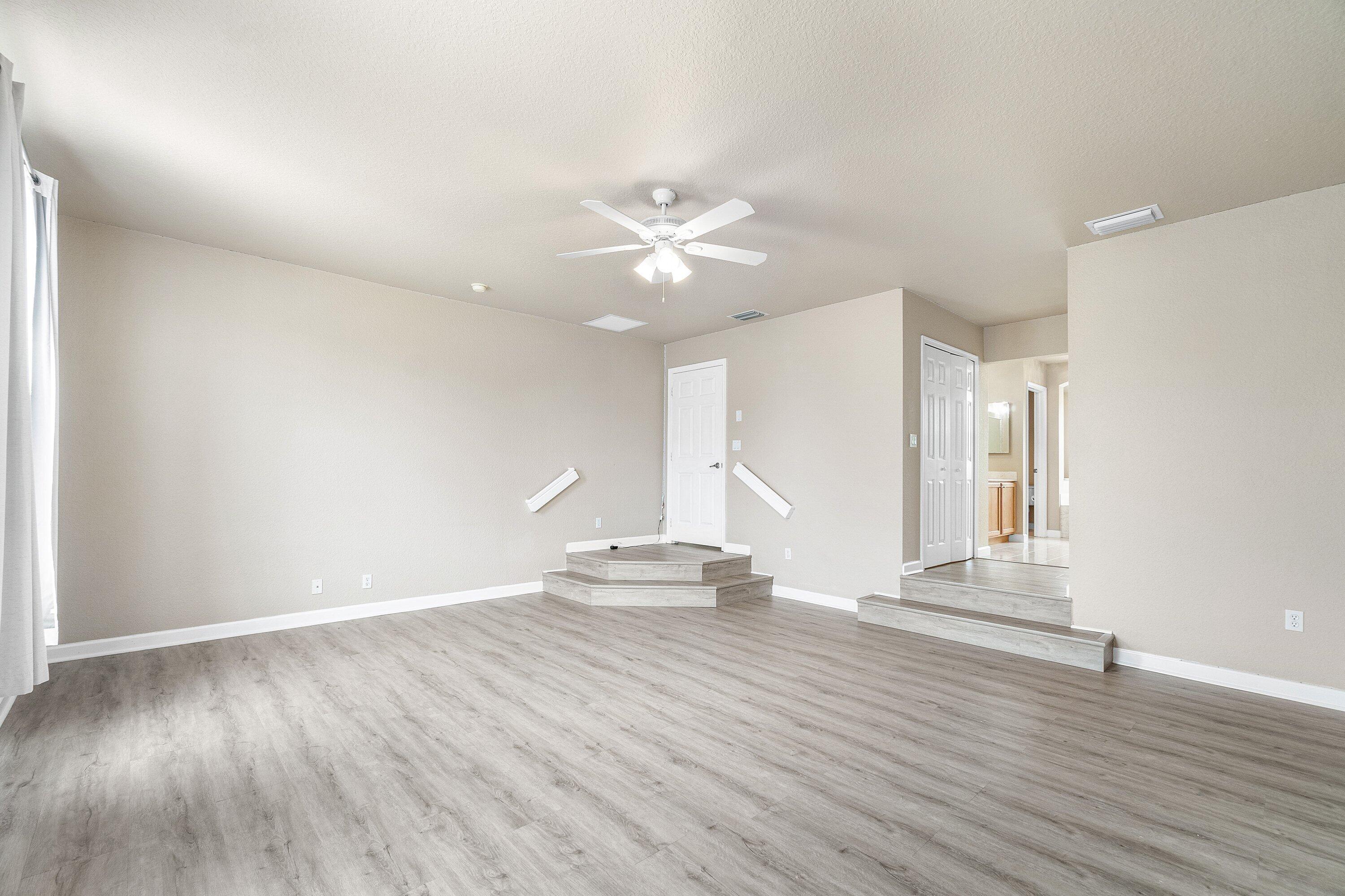 3988 W Hamilton