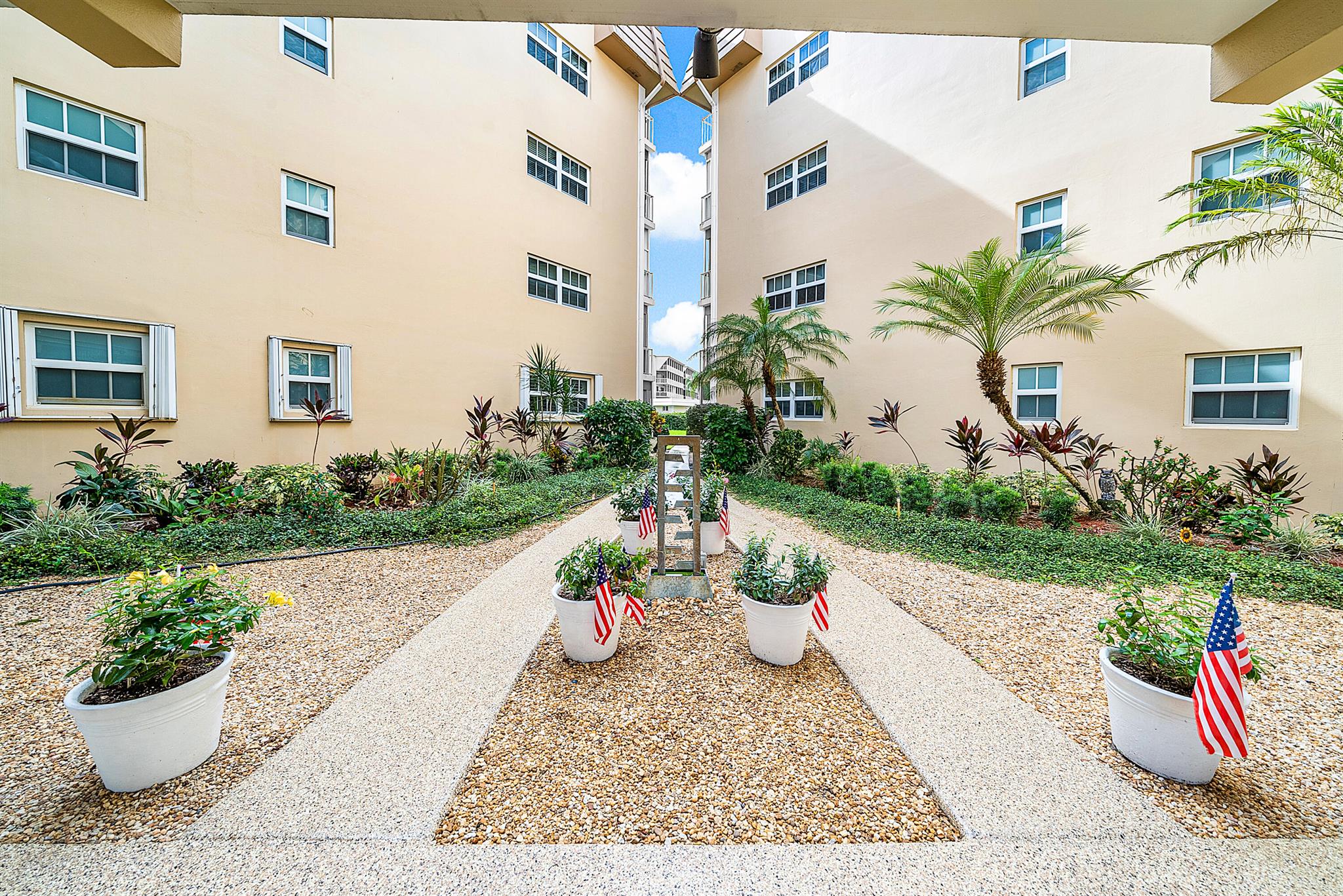 145 Atlantis 201 Boulevard 201