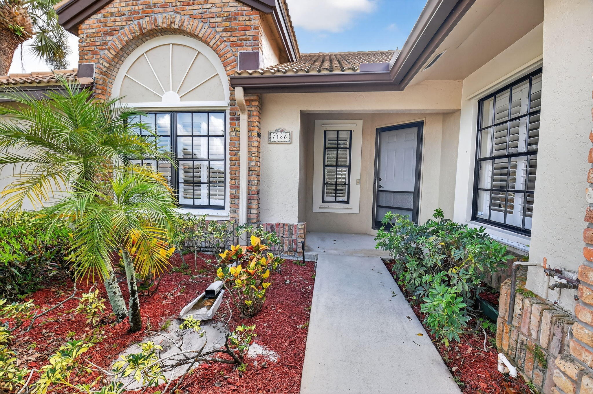 7186 Sweetbay Court