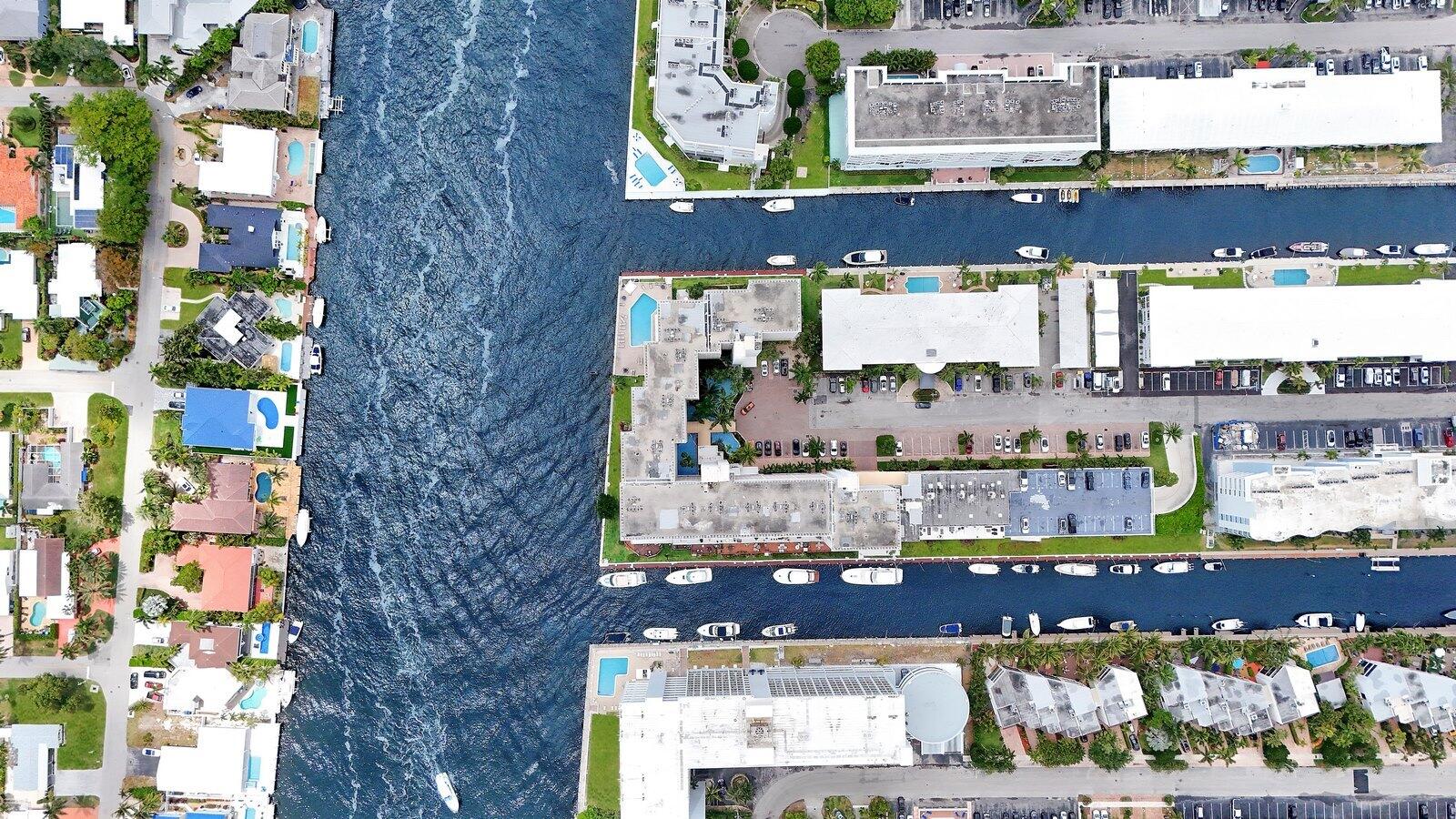 3100 NE 48th Street Ph10