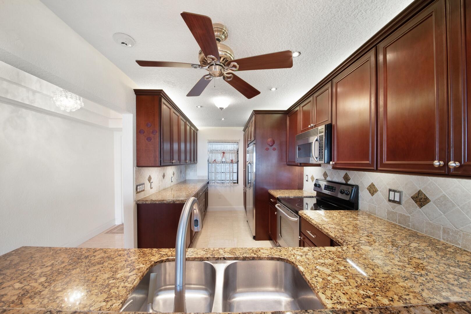 3100 NE 48th Street Ph10