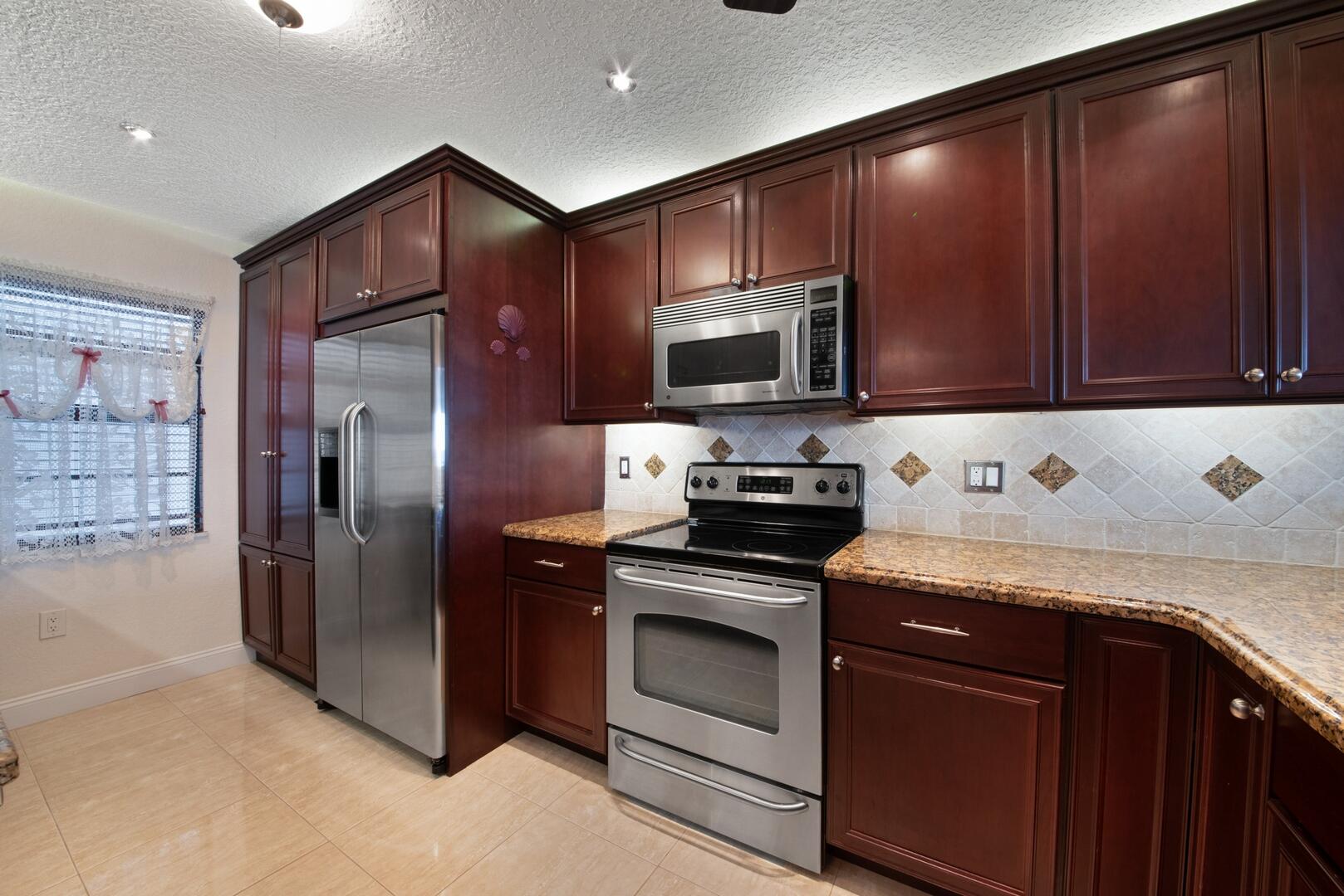 3100 NE 48th Street Ph10