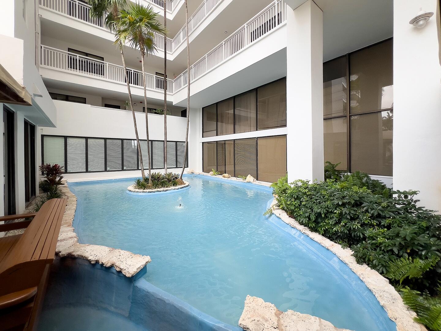 3100 NE 48th Street Ph10