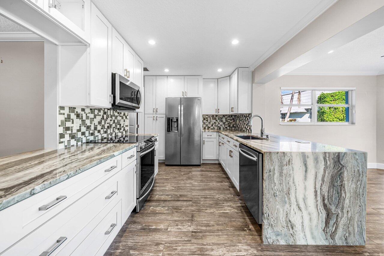 401 French Royale Circle