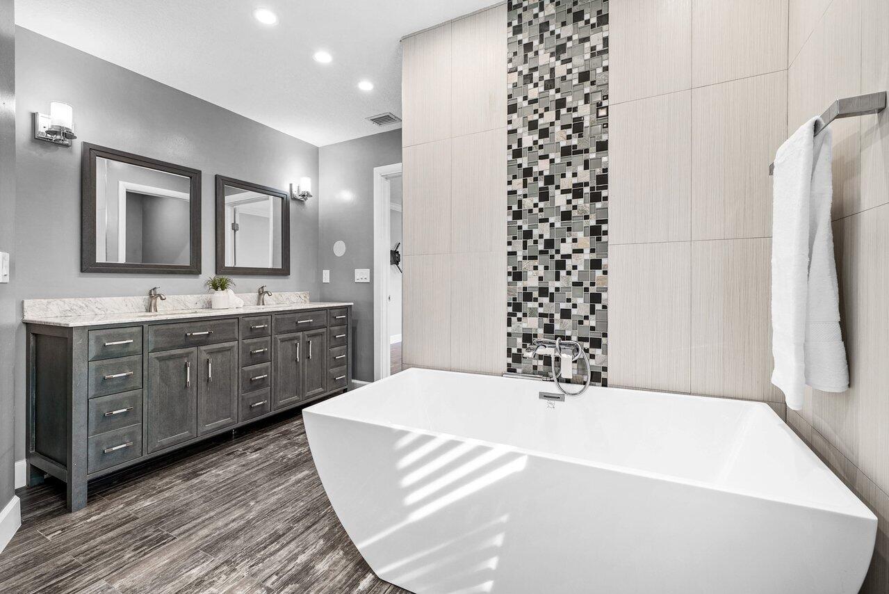 401 French Royale Circle
