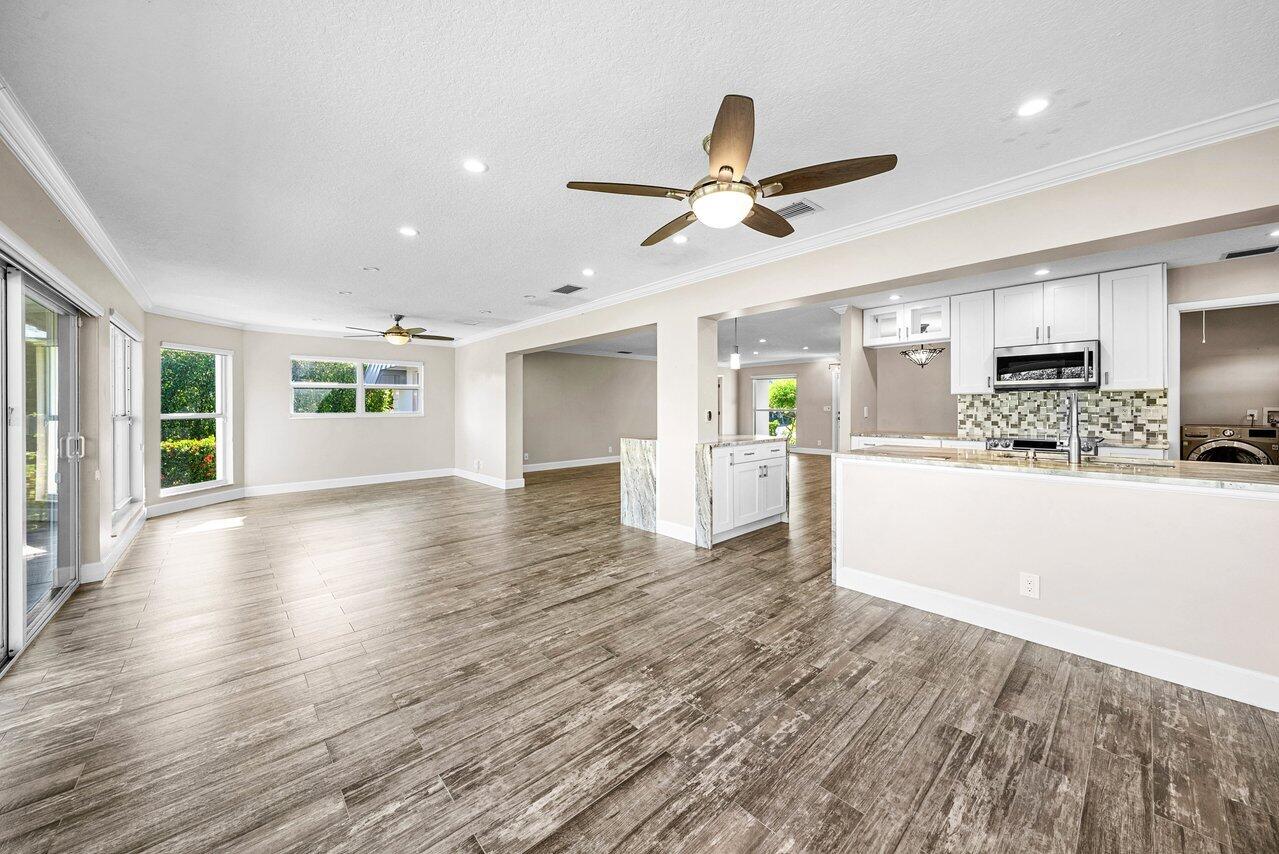 401 French Royale Circle