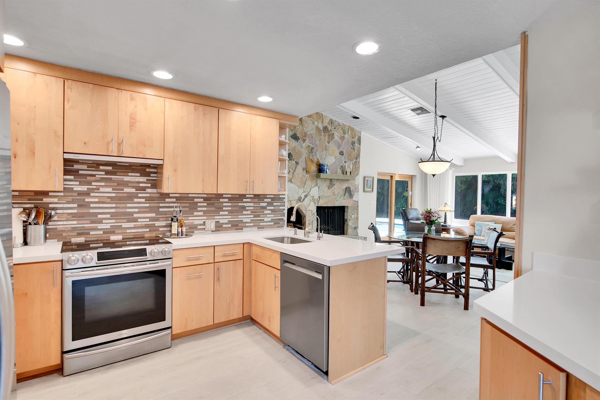 2932 Banyan Boulevard Circle NW