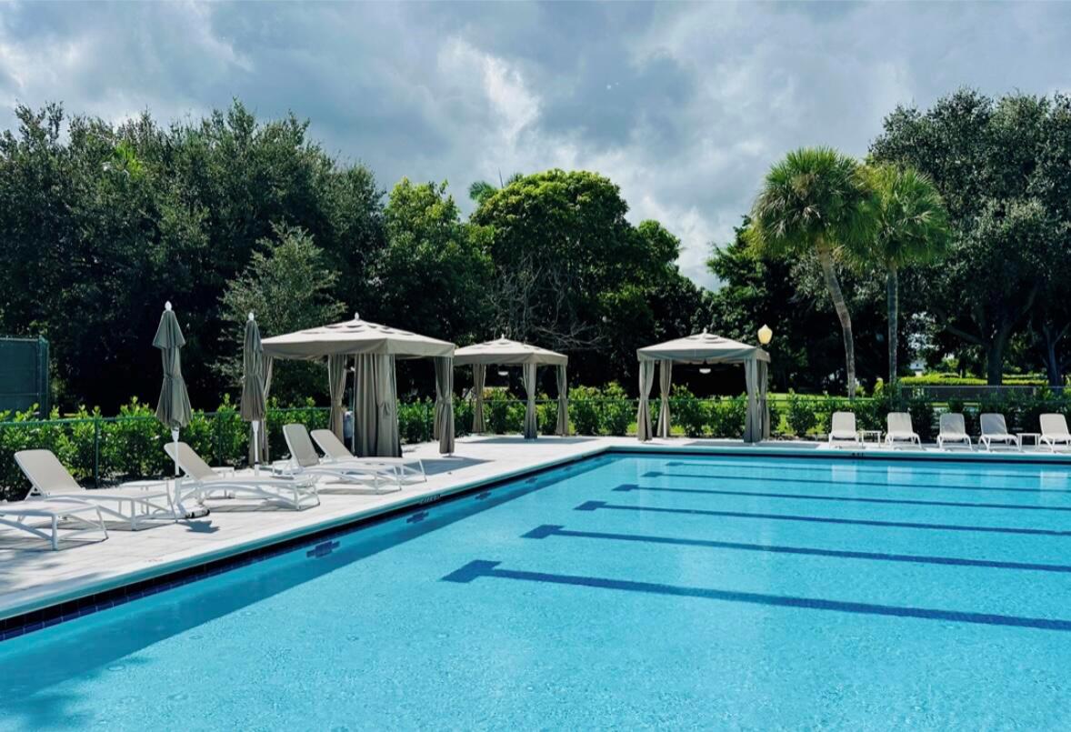 2932 Banyan Boulevard Circle NW