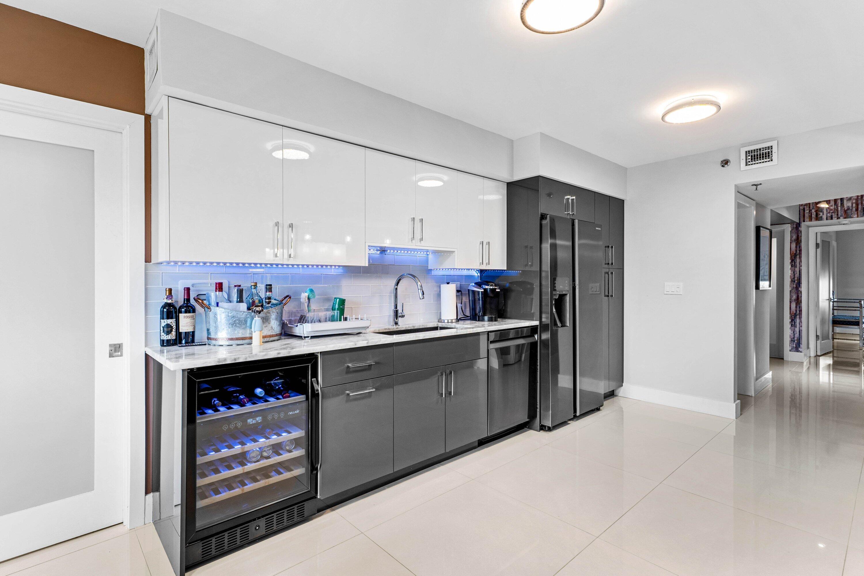 7572 Regency Lake Drive 301