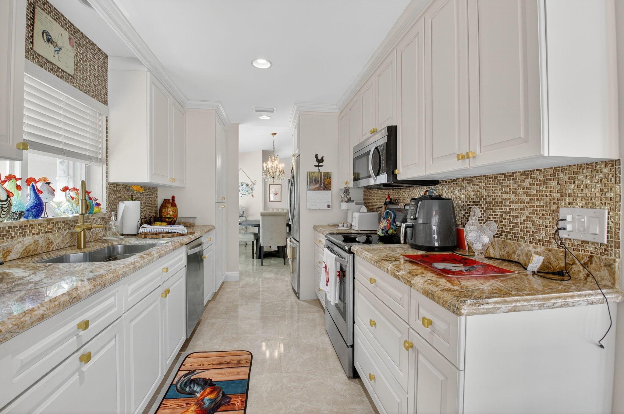 11270 Clover Leaf Circle