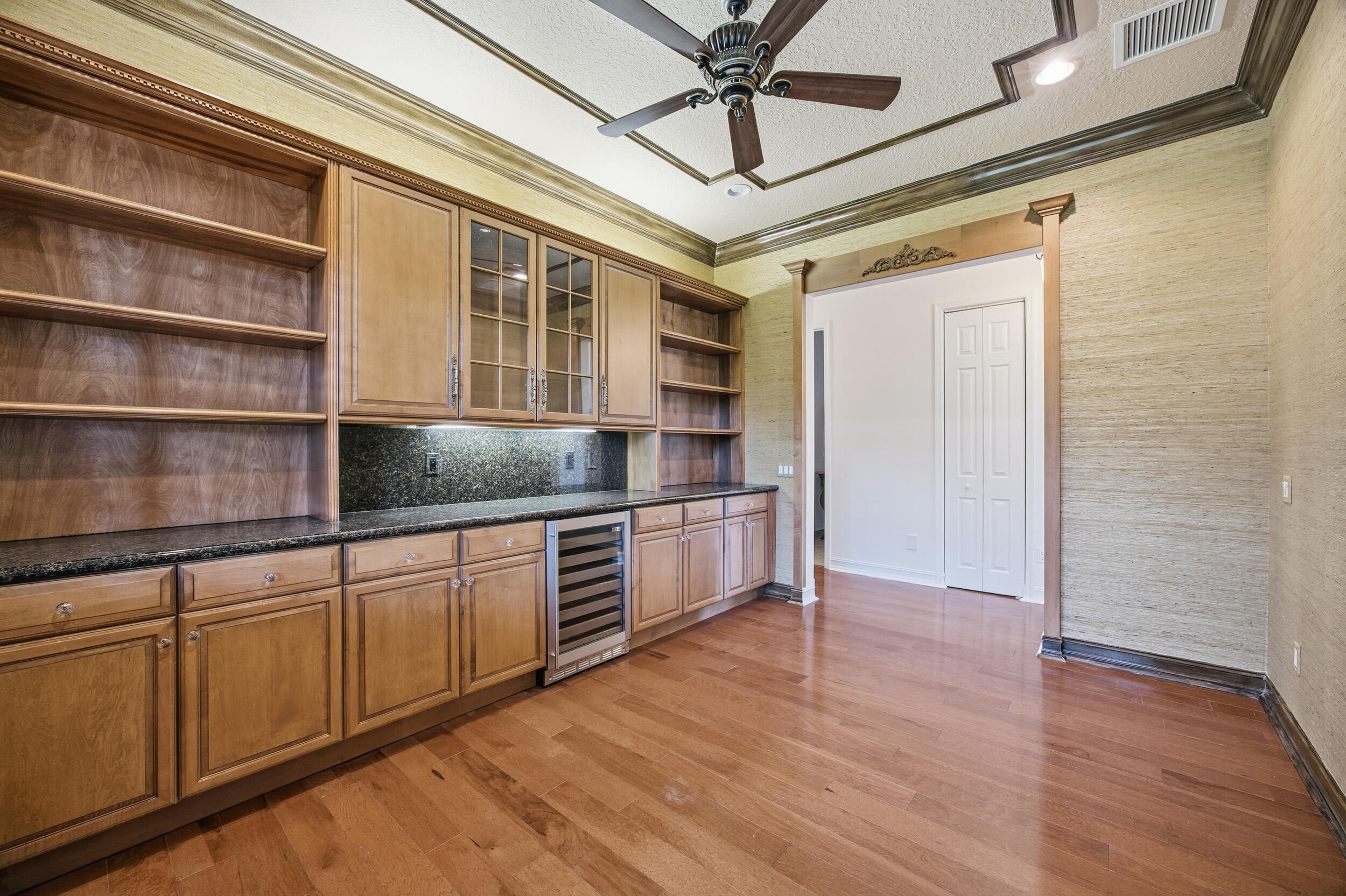 7071 Corning Circle
