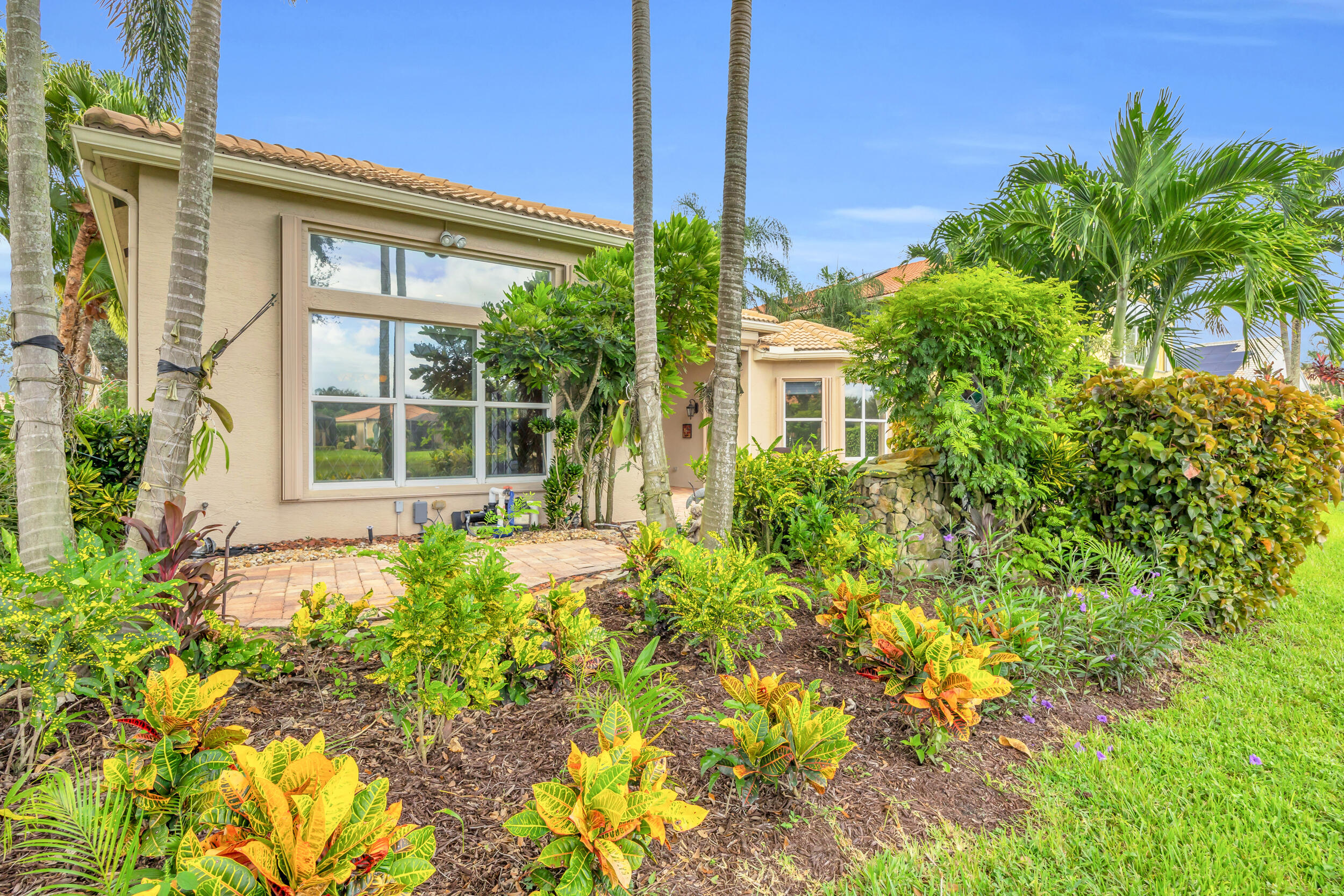 7071 Corning Circle