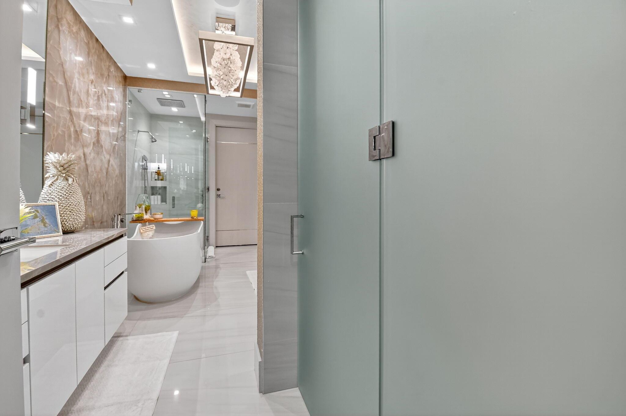 1901 S Ocean Boulevard 18