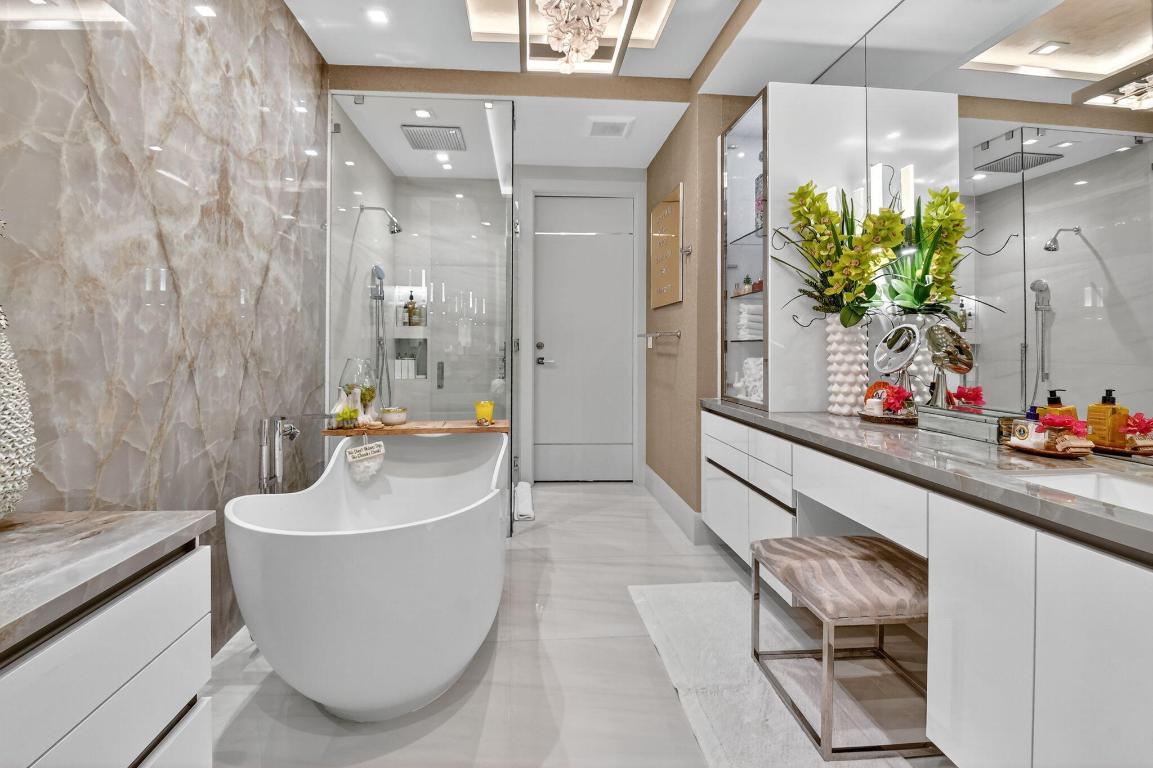 1901 S Ocean Boulevard 18