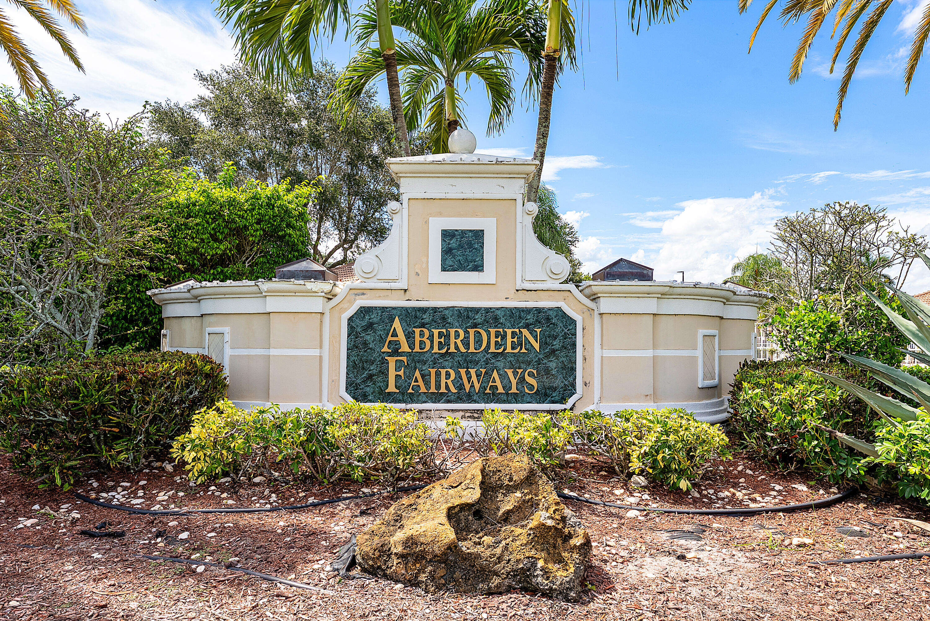 6959 Fairway Lakes Drive